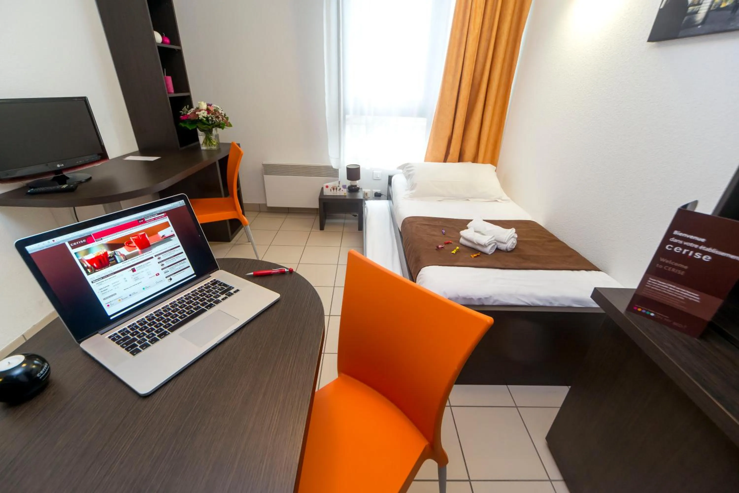 Bed in Cerise Strasbourg