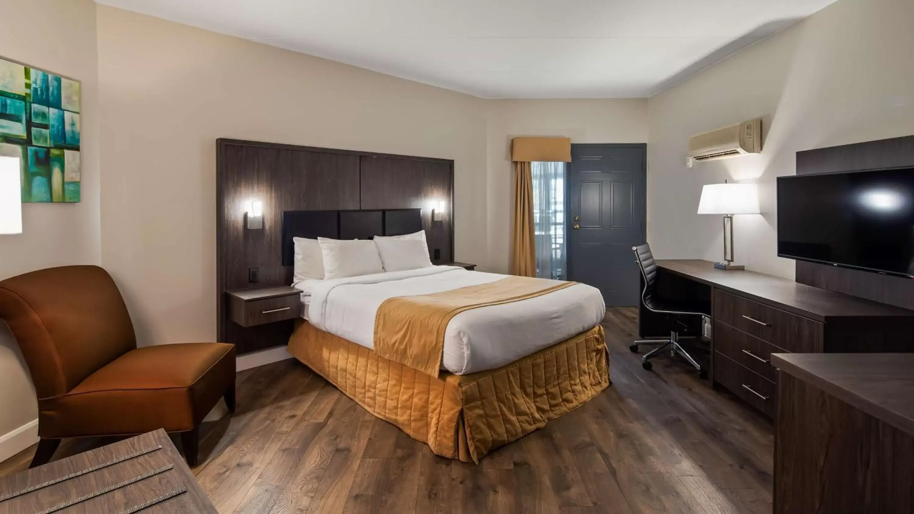 Queen Room - Non-Smoking in Best Western Laval-Montreal & Conference Centre Queen Room - Non-Smoking in Best Western Laval-Montreal & Conference Centre