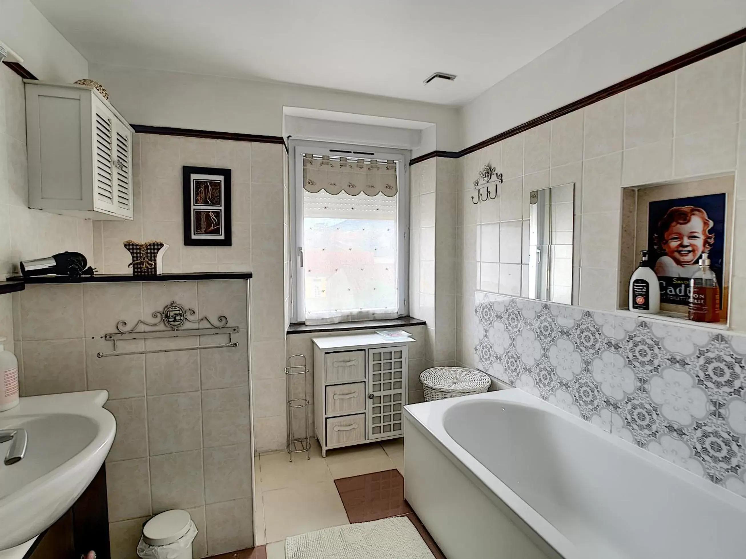 Bathroom in Maison de ville au pied de la Montagne Noire