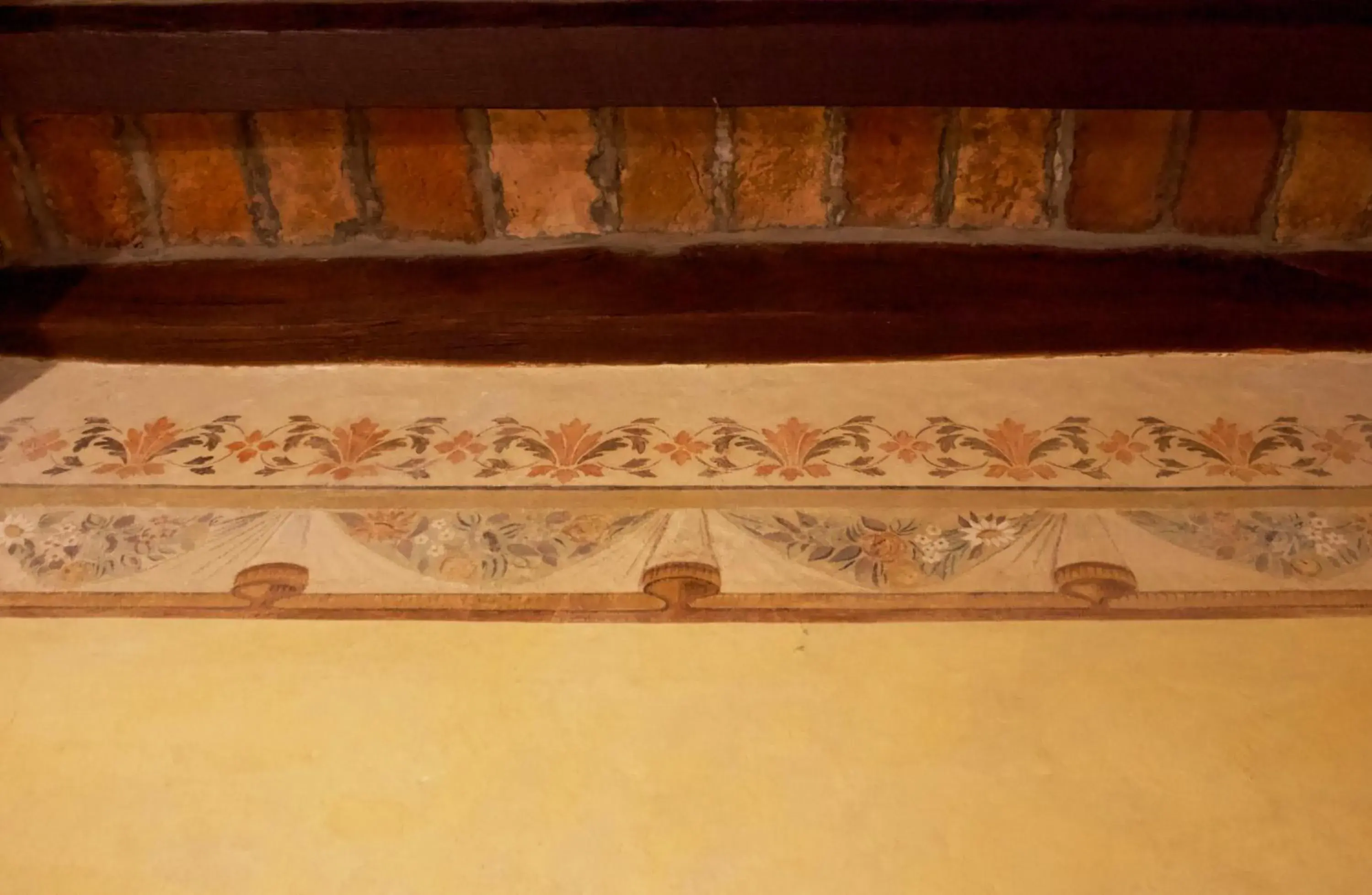 Decorative detail in Albergo Giulia Gonzaga