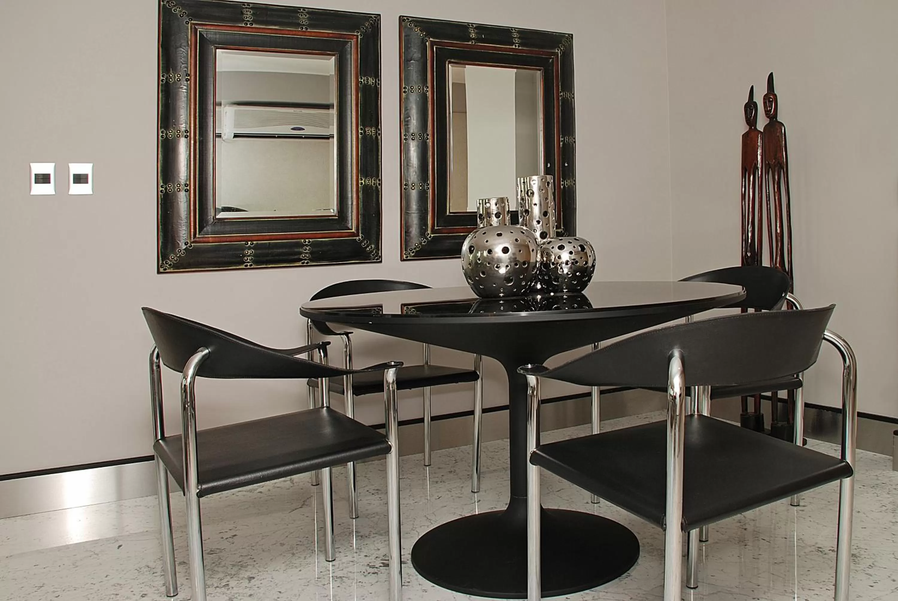 Photo of the whole room in Orfeo Suites Cordoba