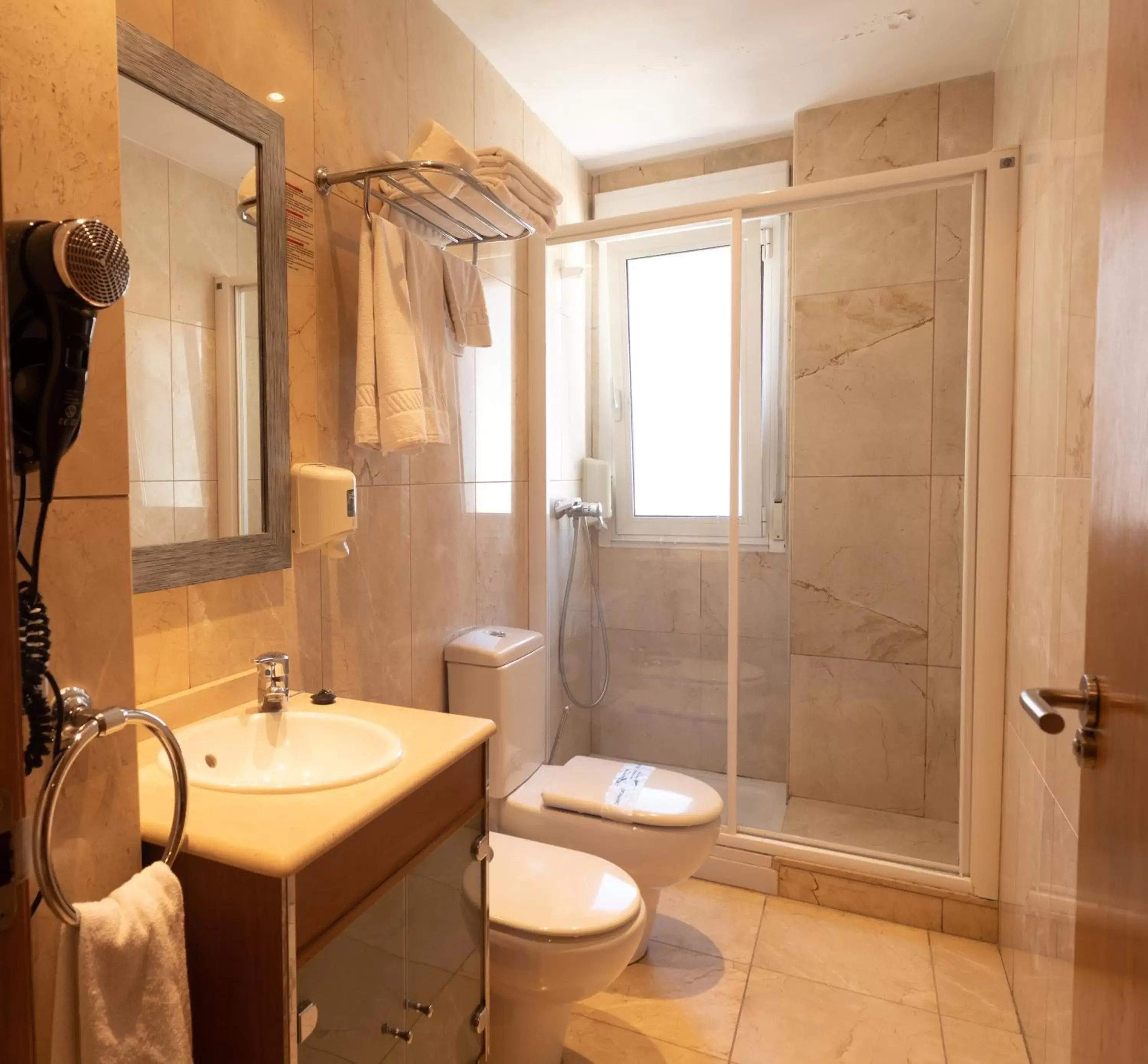 Bathroom in Hotel Apartamentos Ciudad de Lugo