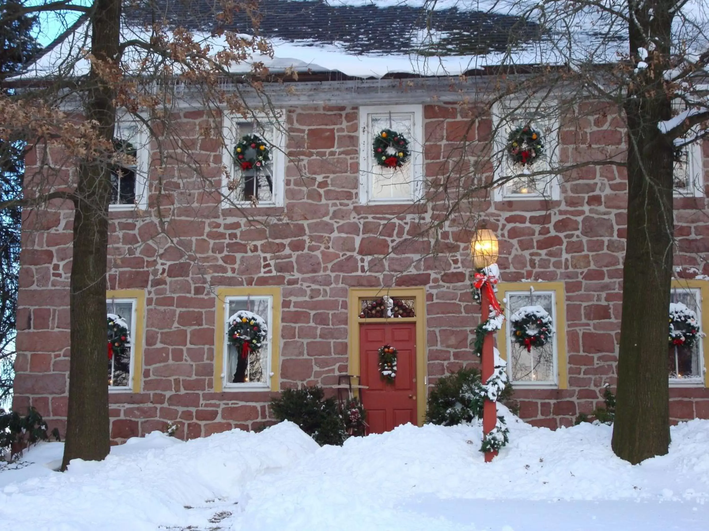 Property building, Winter in Brownstone Colonial Inn