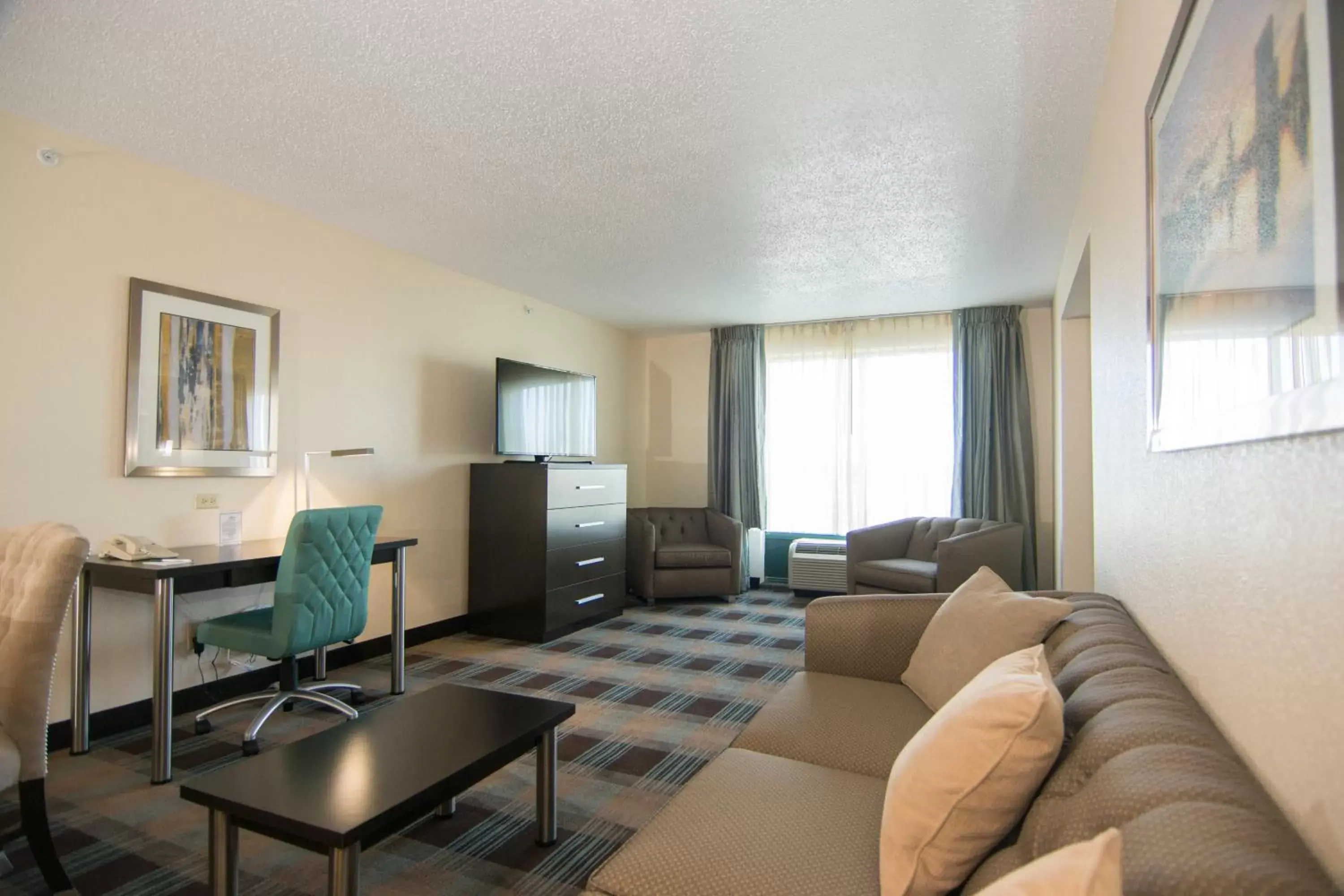 Seating Area in Wingate By Wyndham - Orlando International Airport
