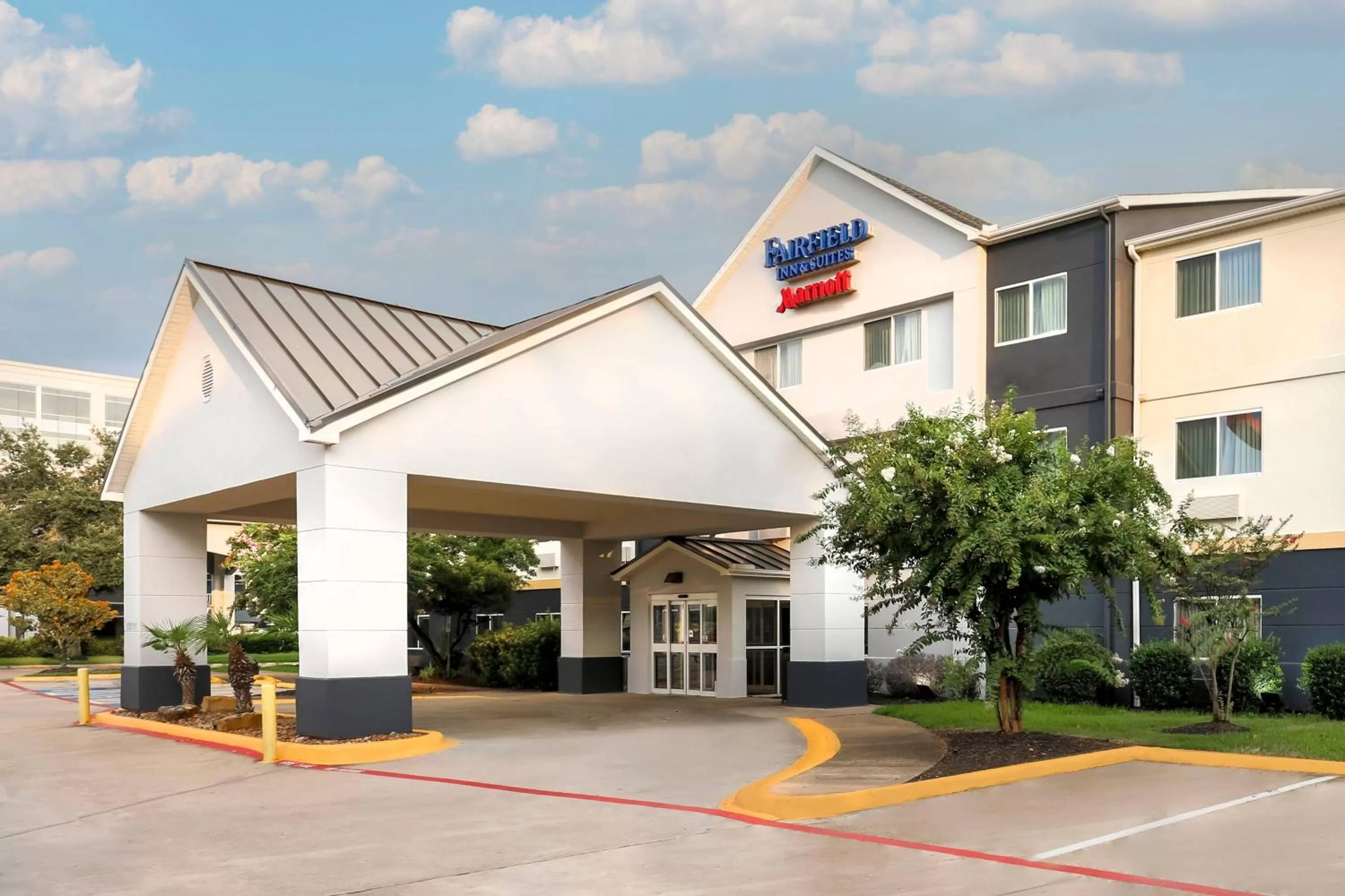 Property building in Fairfield Inn & Suites by Marriott Houston Energy Corridor/Katy Freeway
