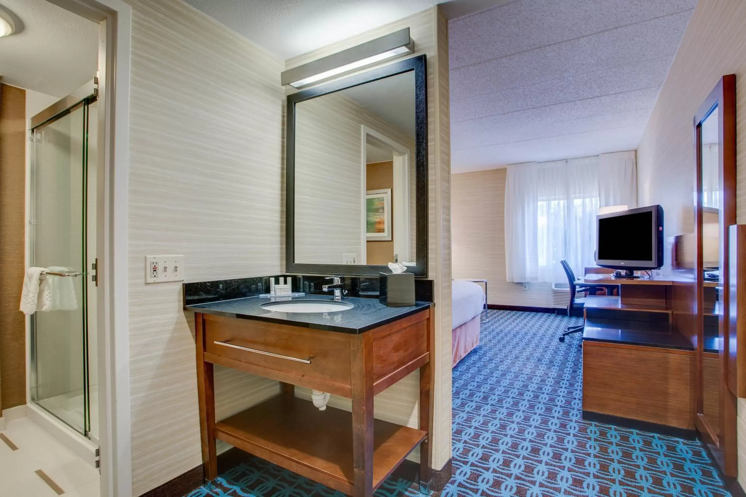 Bathroom, TV/Entertainment Center in Fairfield Inn by Marriott Amesbury