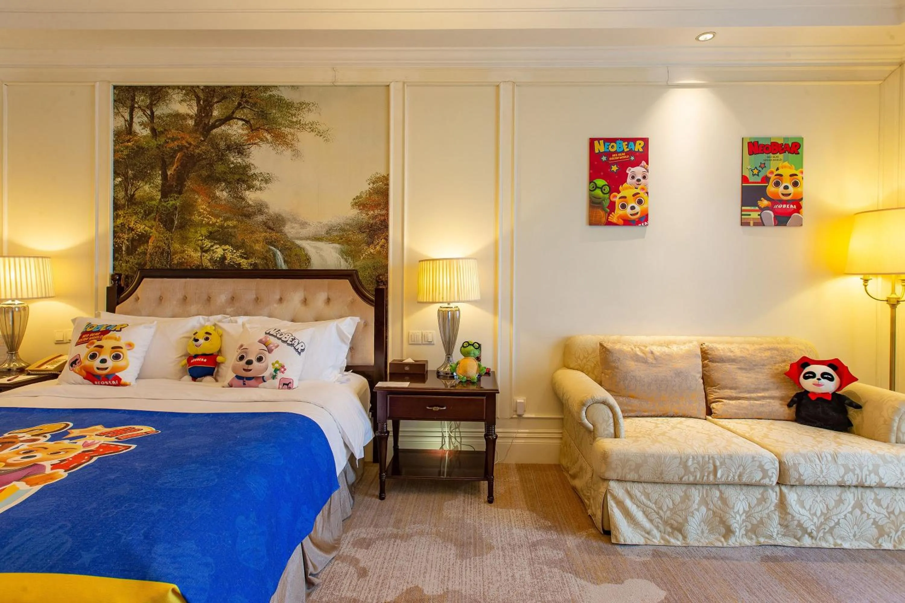 Photo of the whole room, Bed in Crowne Plaza Ocean Spring Resort by IHG