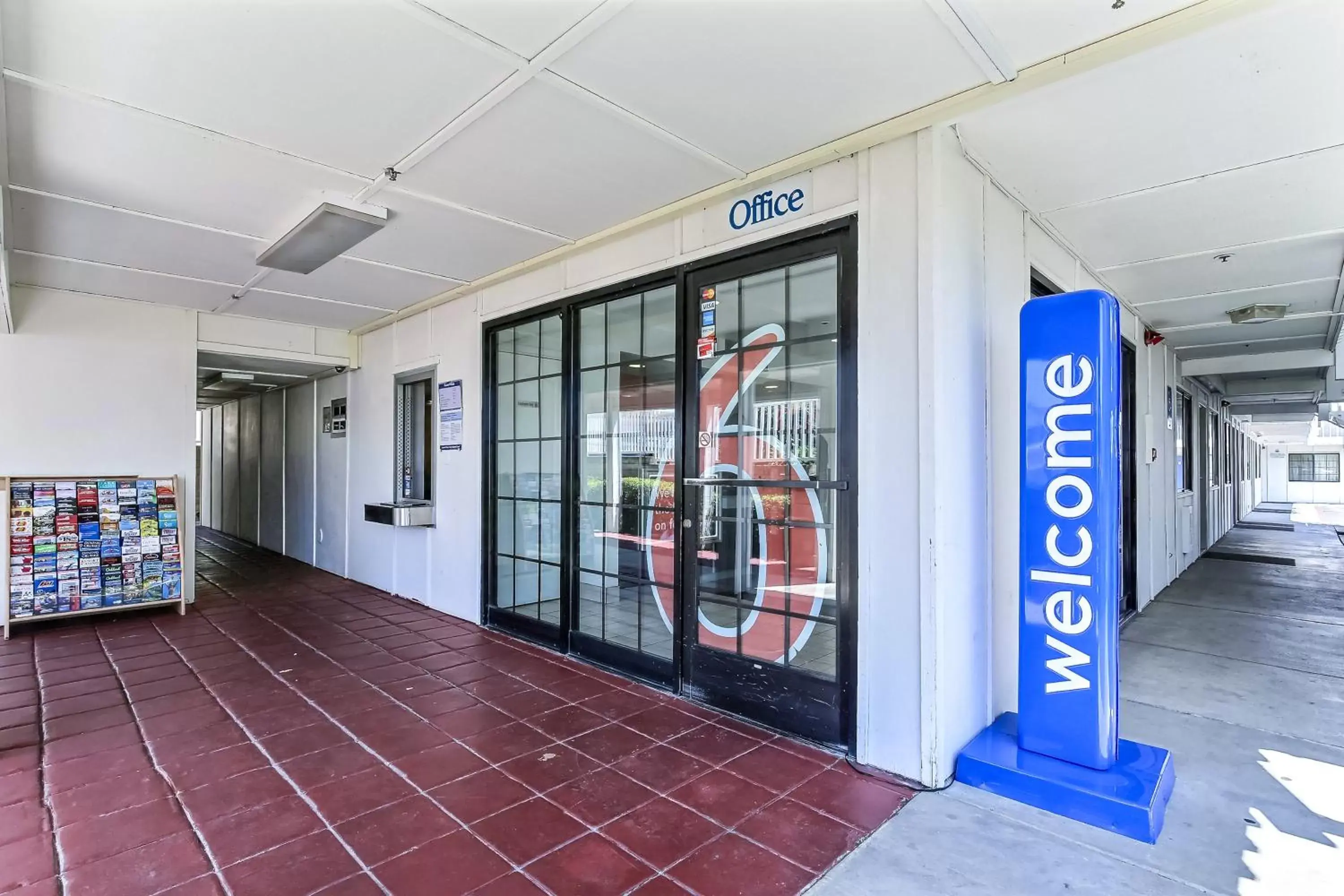 Facade/entrance in Motel 6-Livermore, CA