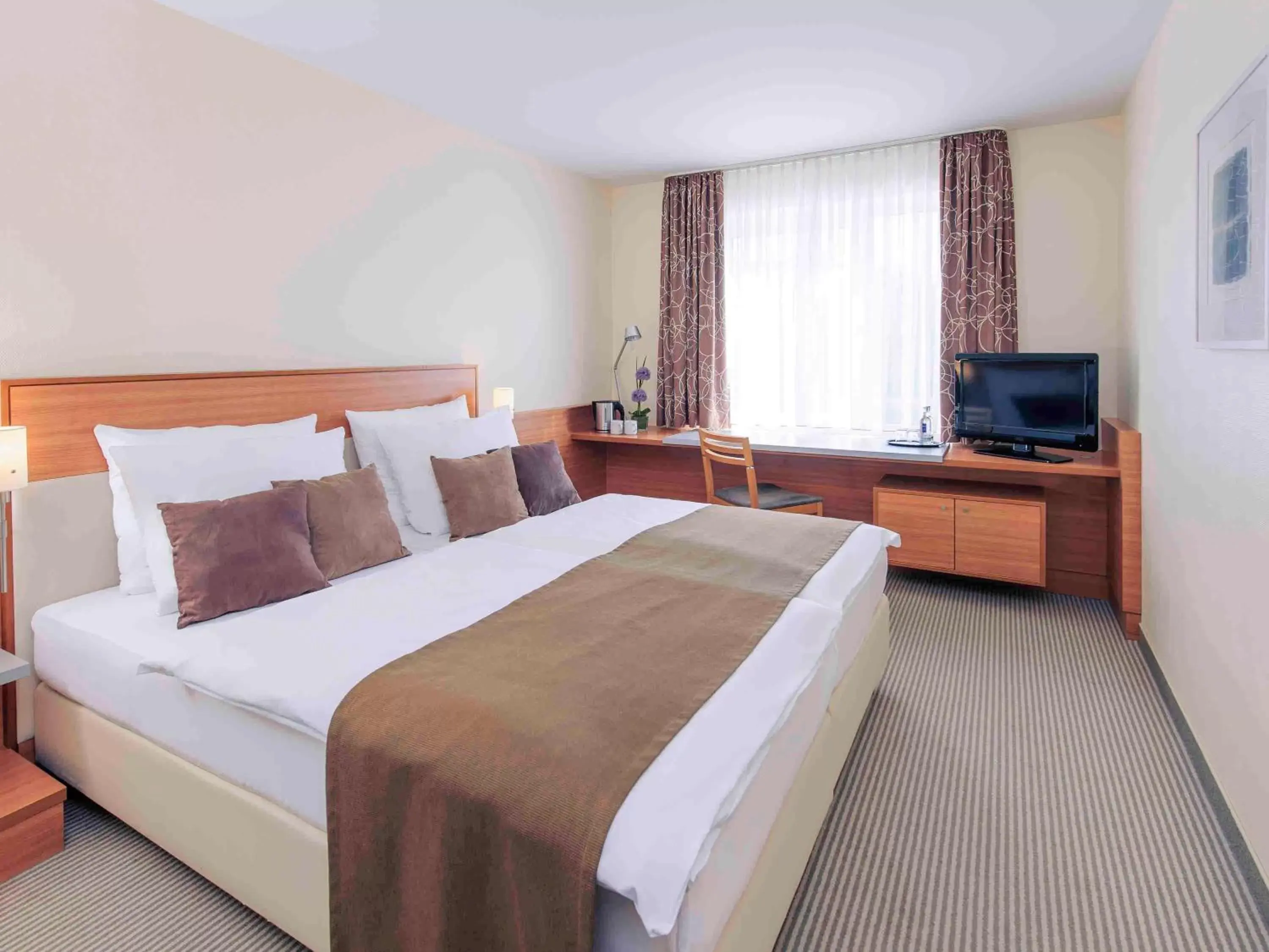 Photo of the whole room, Bed in Mercure Hotel Mannheim am Rathaus