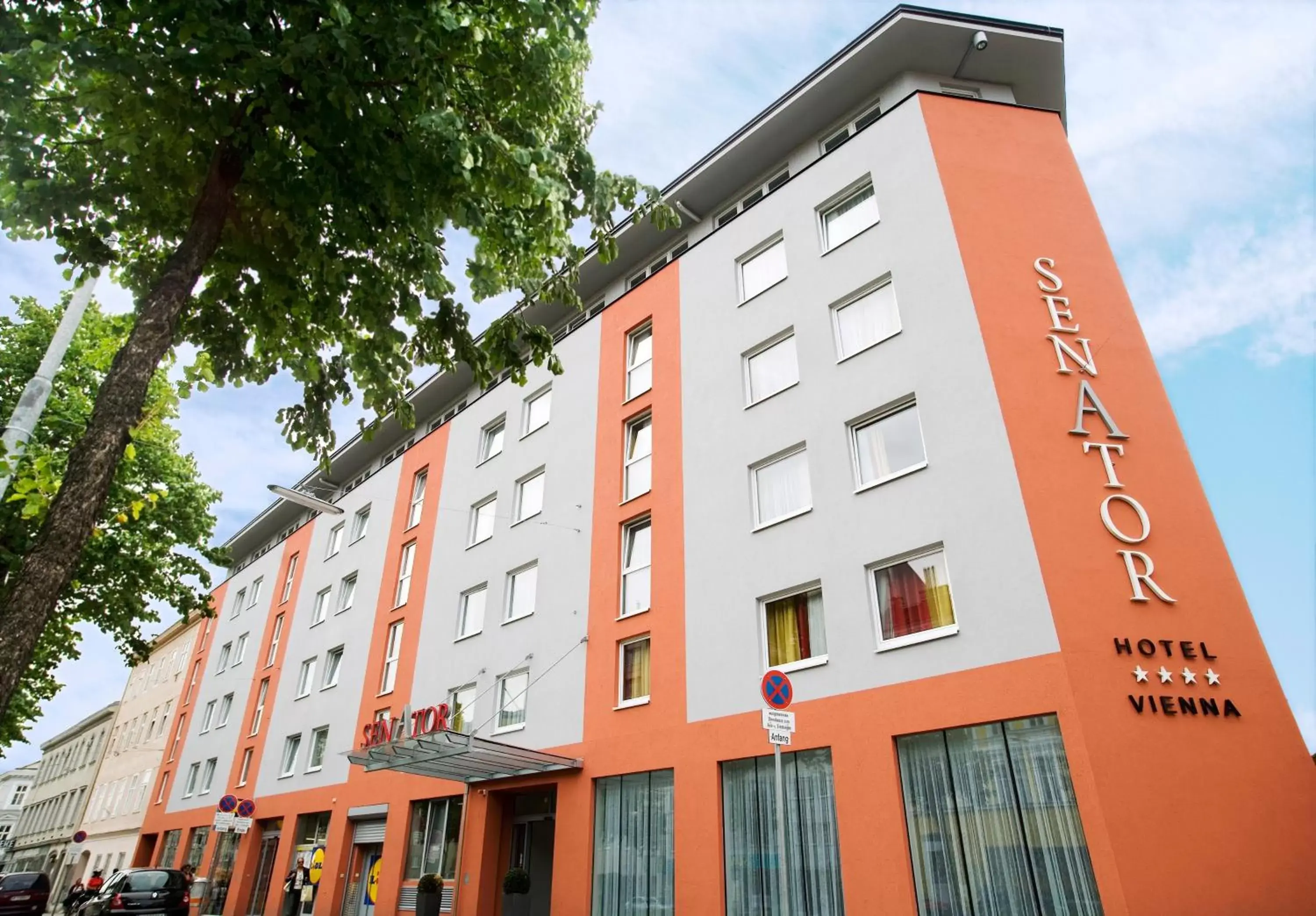 Facade/entrance, Property Building in Senator Hotel Vienna