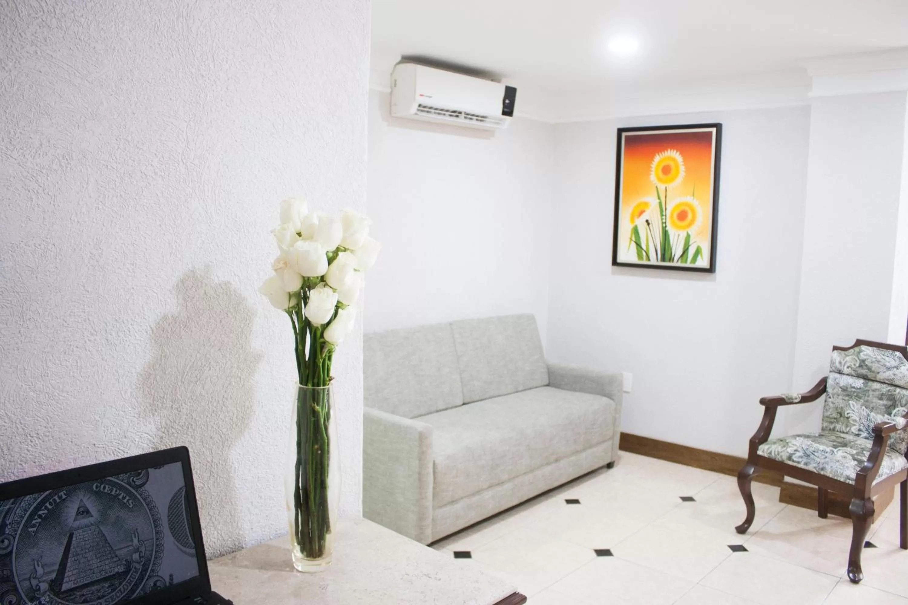 Photo of the whole room in Hotel Casino Plaza