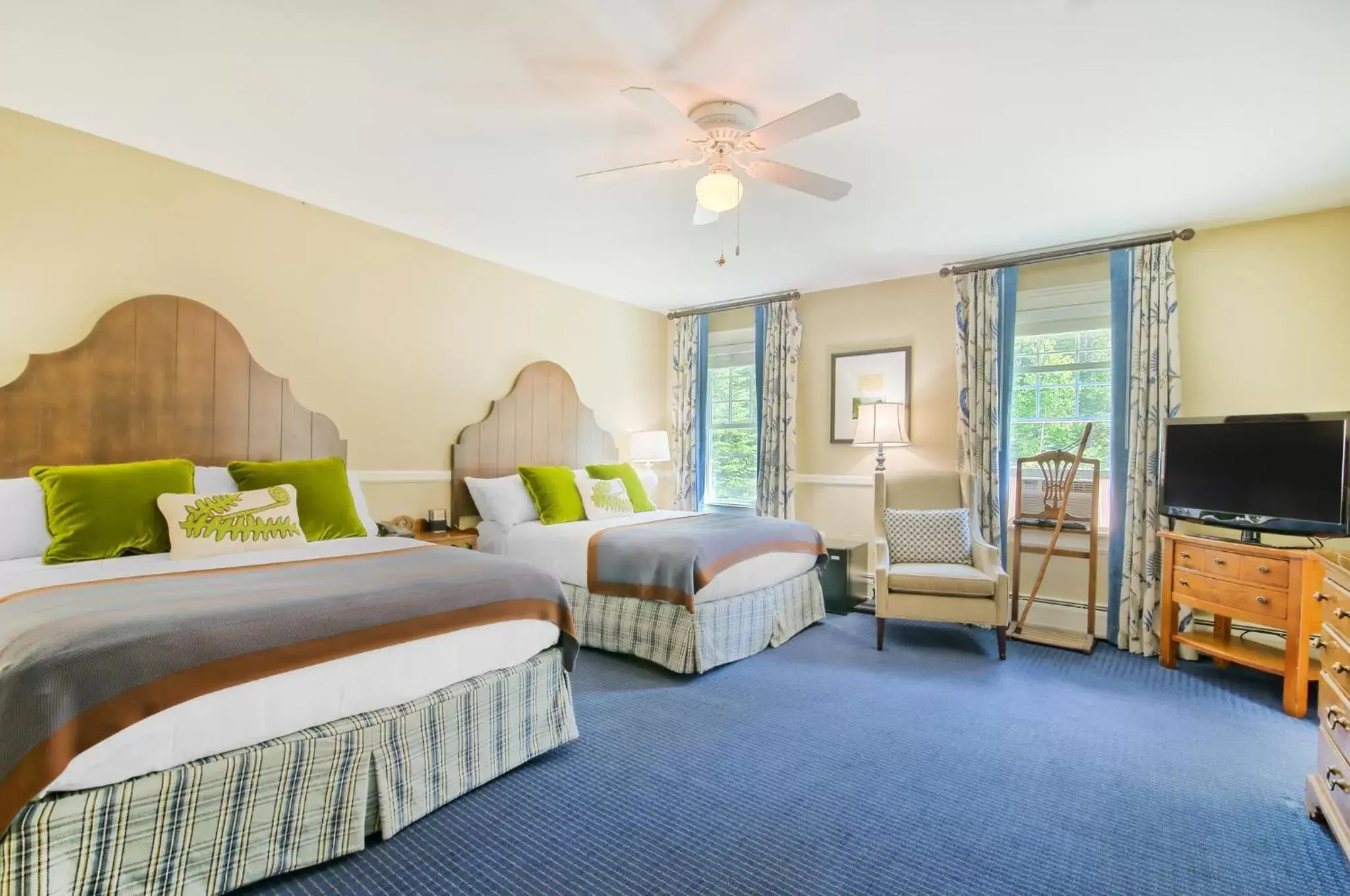 Bedroom in Omni Bretton Arms Inn at Mount Washington Resort