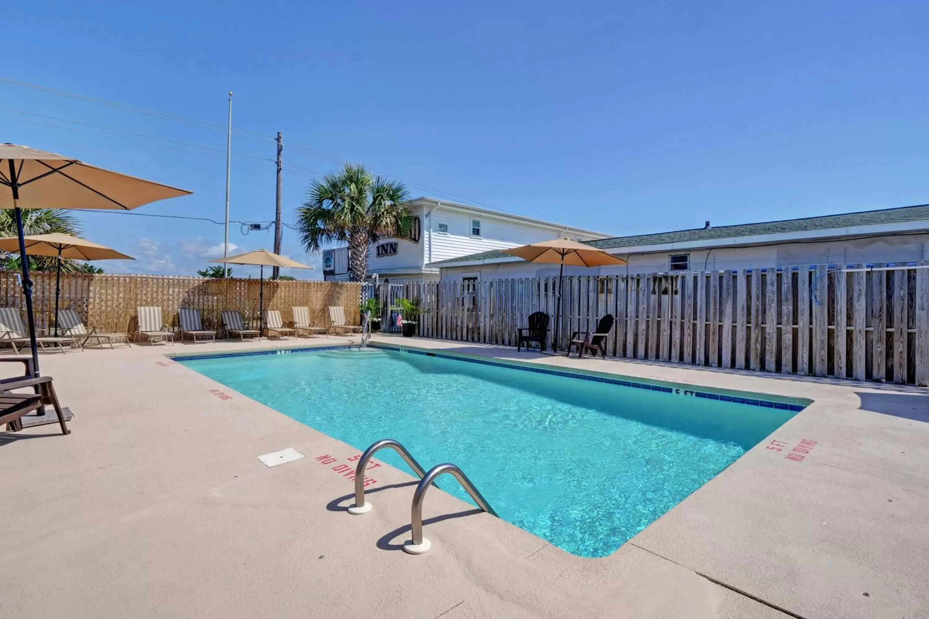 Property building, Swimming Pool in Loggerhead Inn and Suites by Carolina Retreats