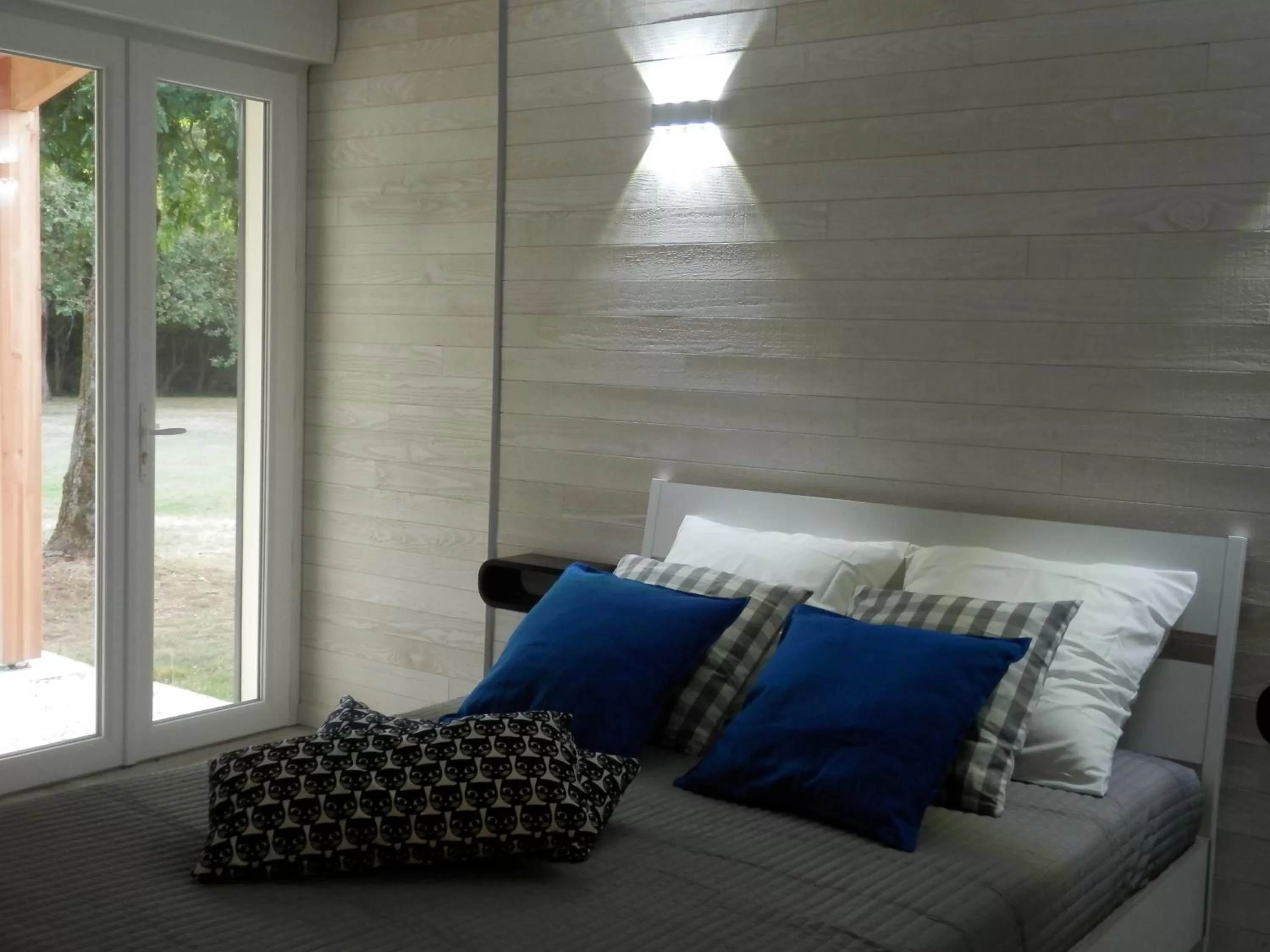 Bed, Seating Area in La Désirade