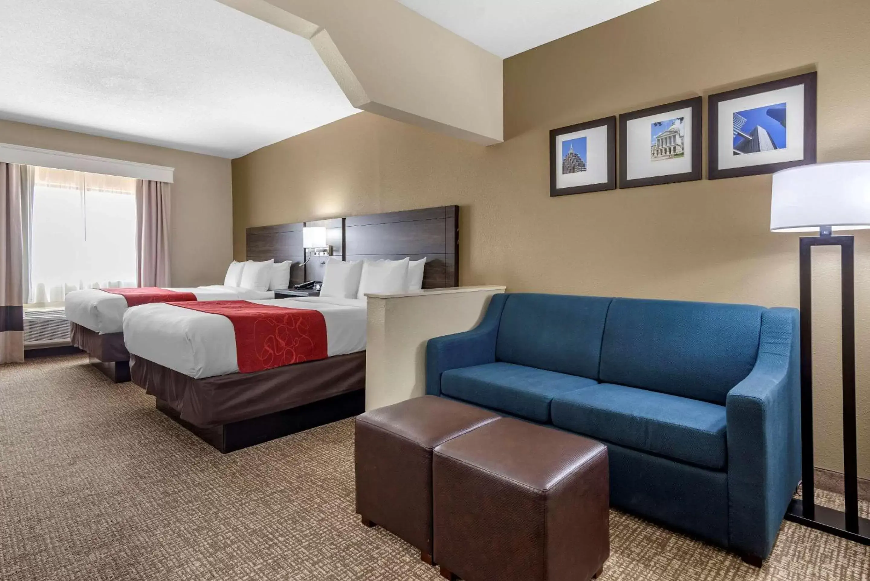 Photo of the whole room in Comfort Suites near Robins Air Force Base