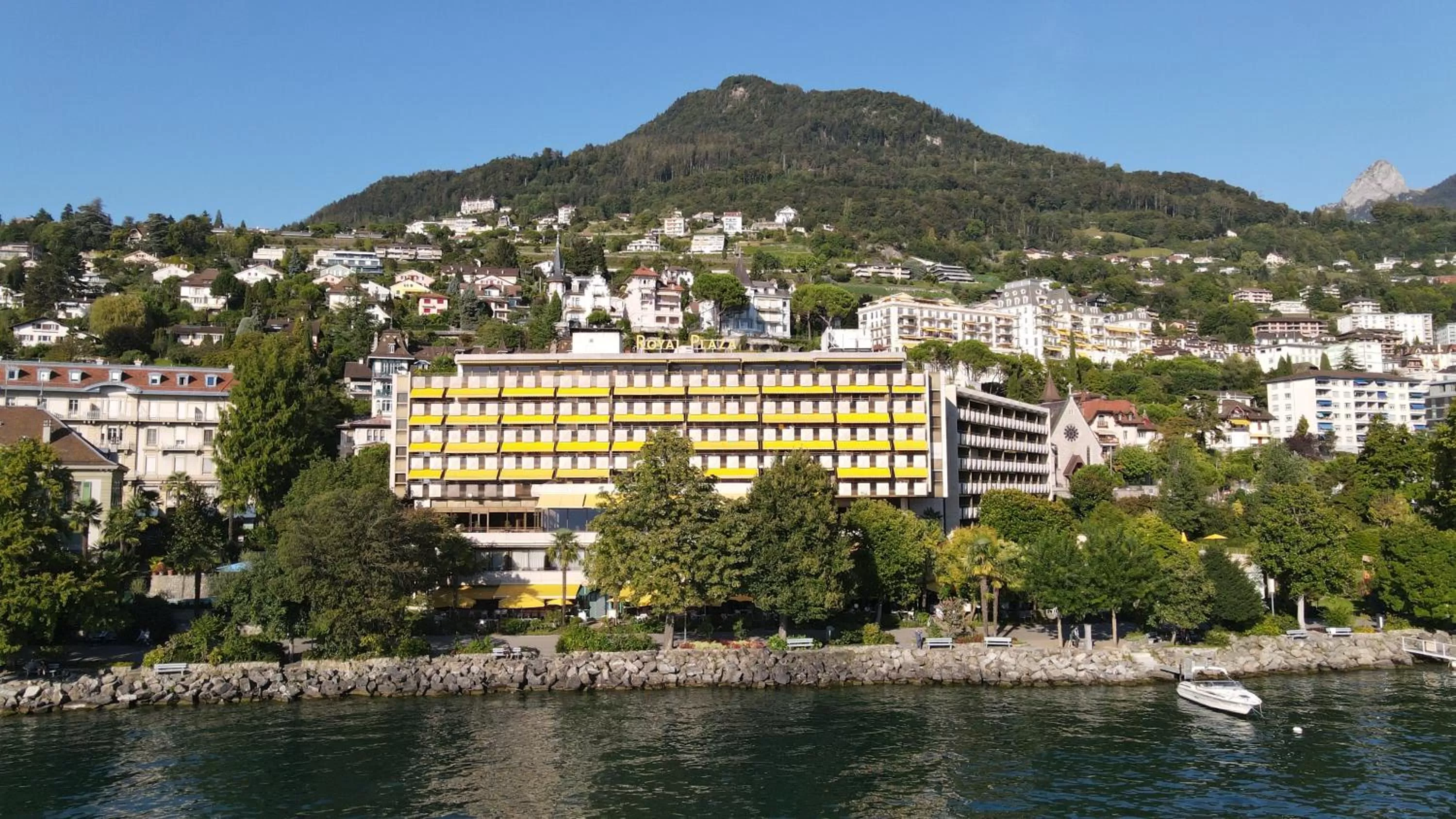 Property building in Royal Plaza Montreux