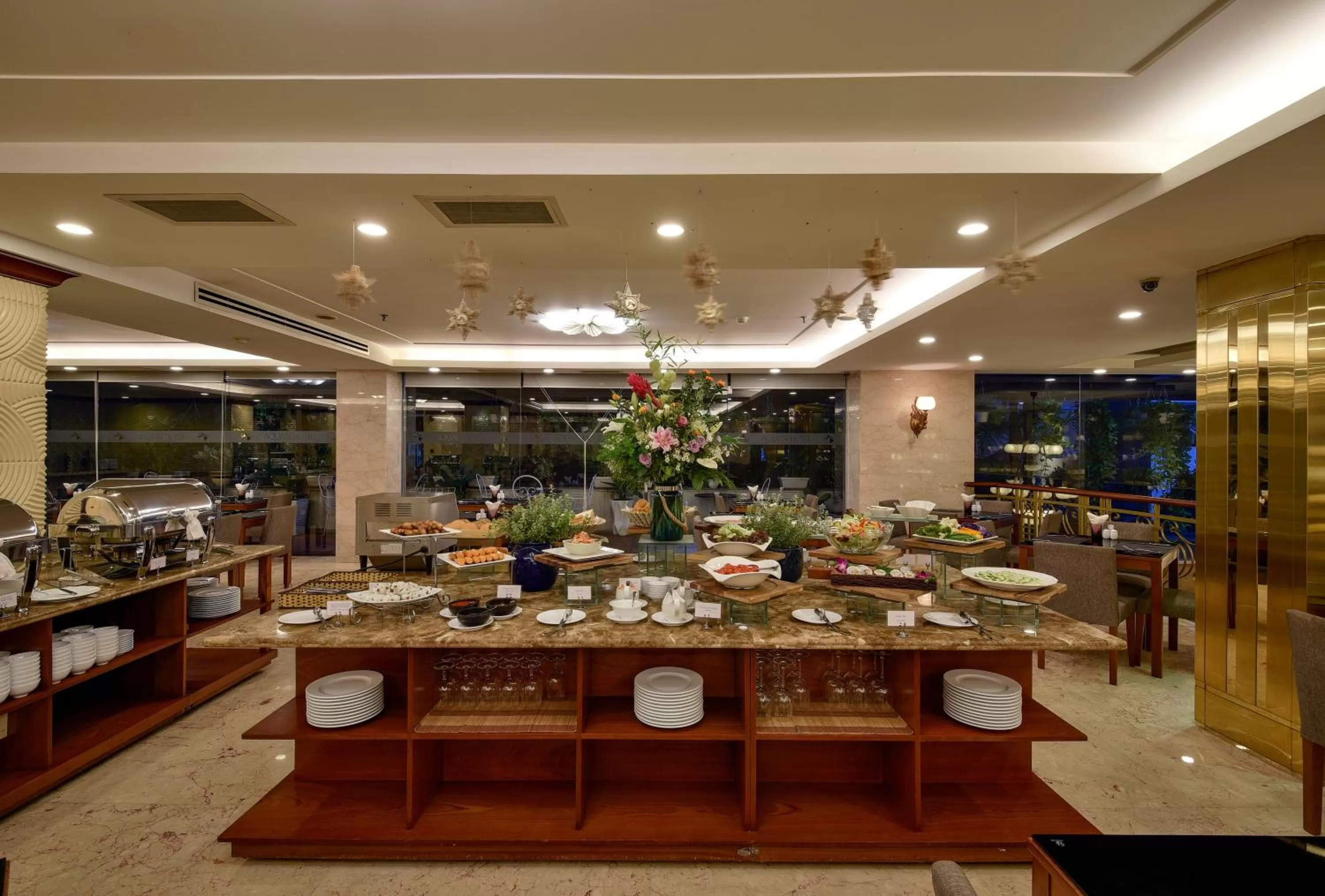 Restaurant/places to eat in Aquari Hotel