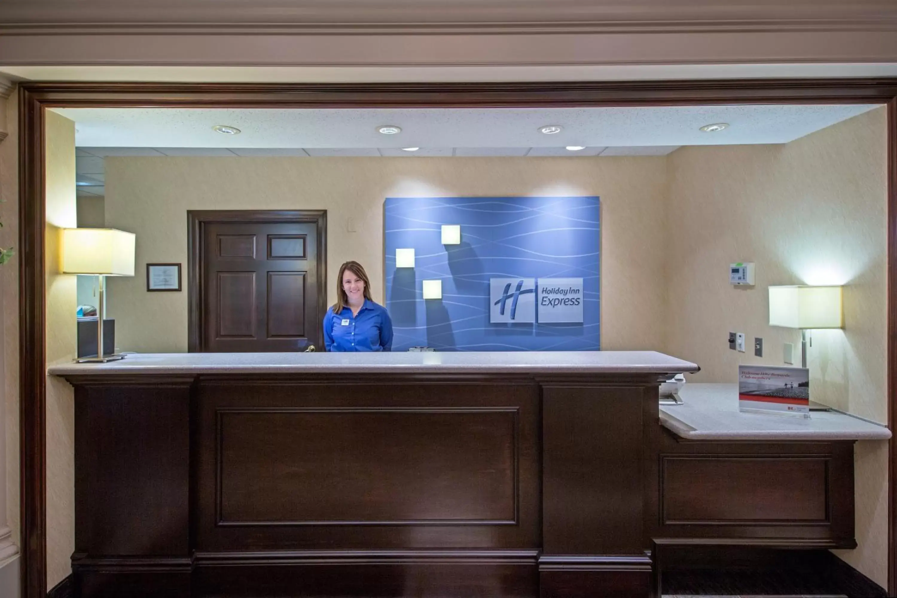 Lobby or reception, Lobby/Reception in Holiday Inn Express Hotel & Suites Youngstown North-Warren/Niles, an IHG Hotel