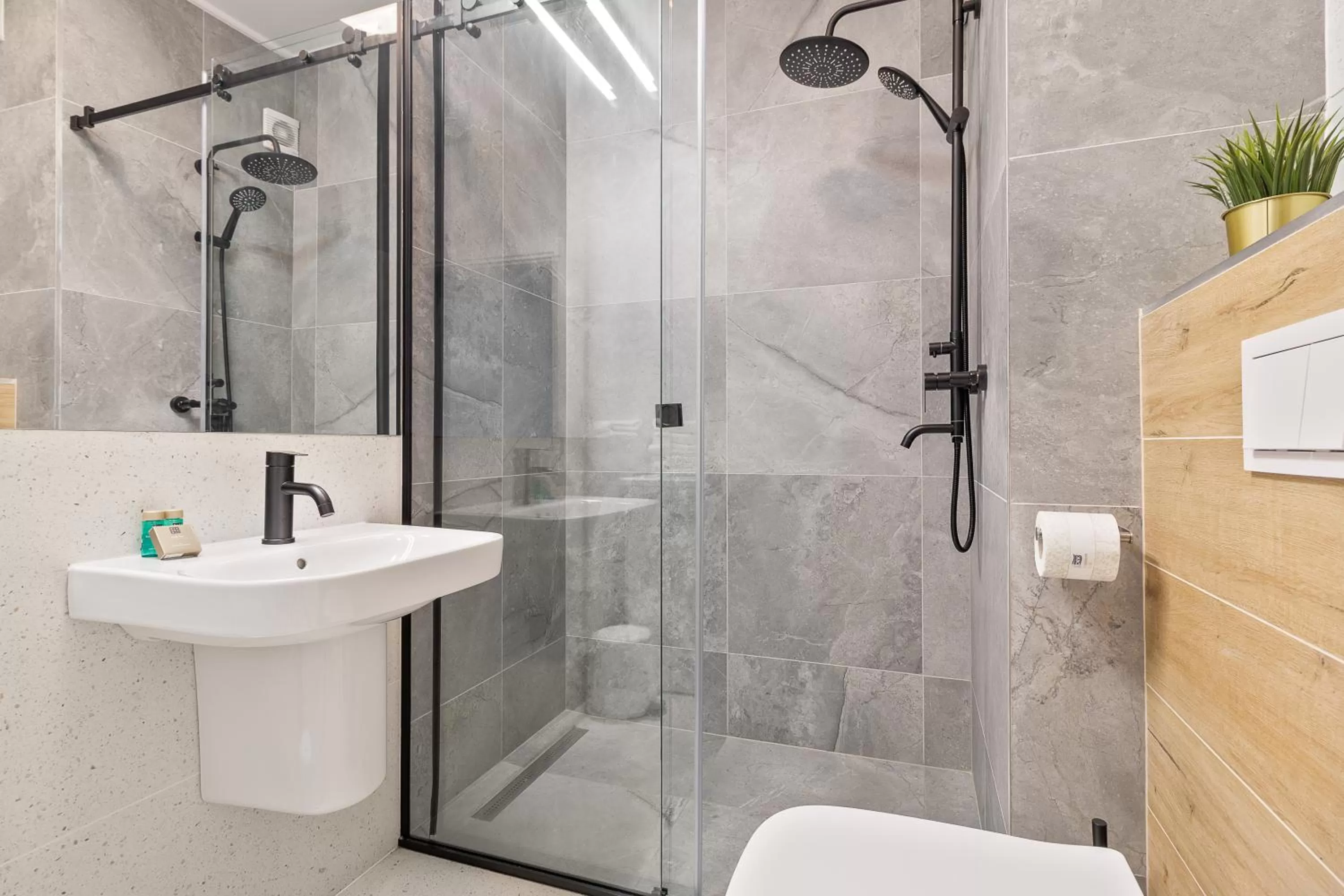 Shower in Prima by the River