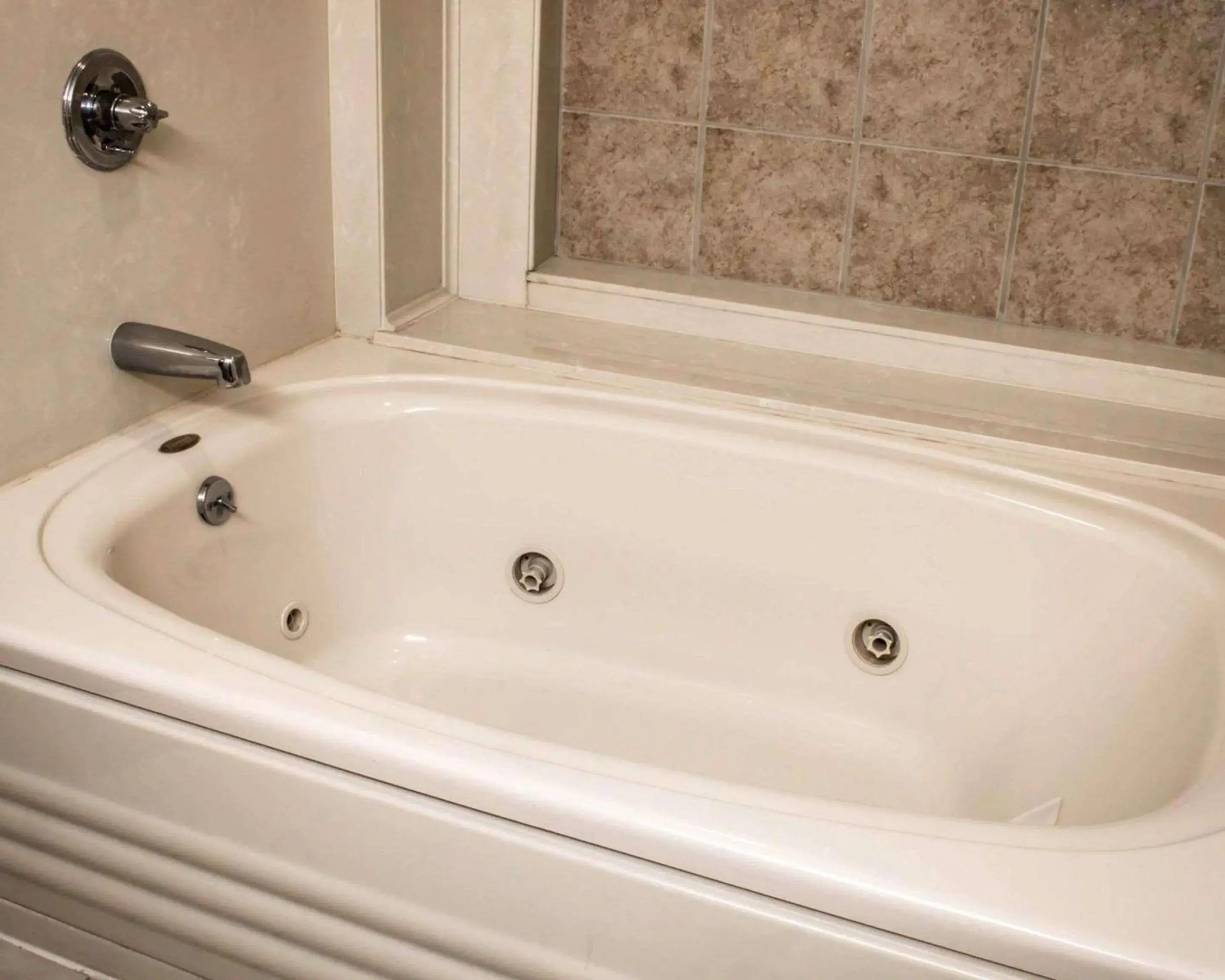 Queen Room with Two Queen Beds - Non-Smoking in American Inn & Suites Queen Room with Two Queen Beds - Non-Smoking in American Inn & Suites