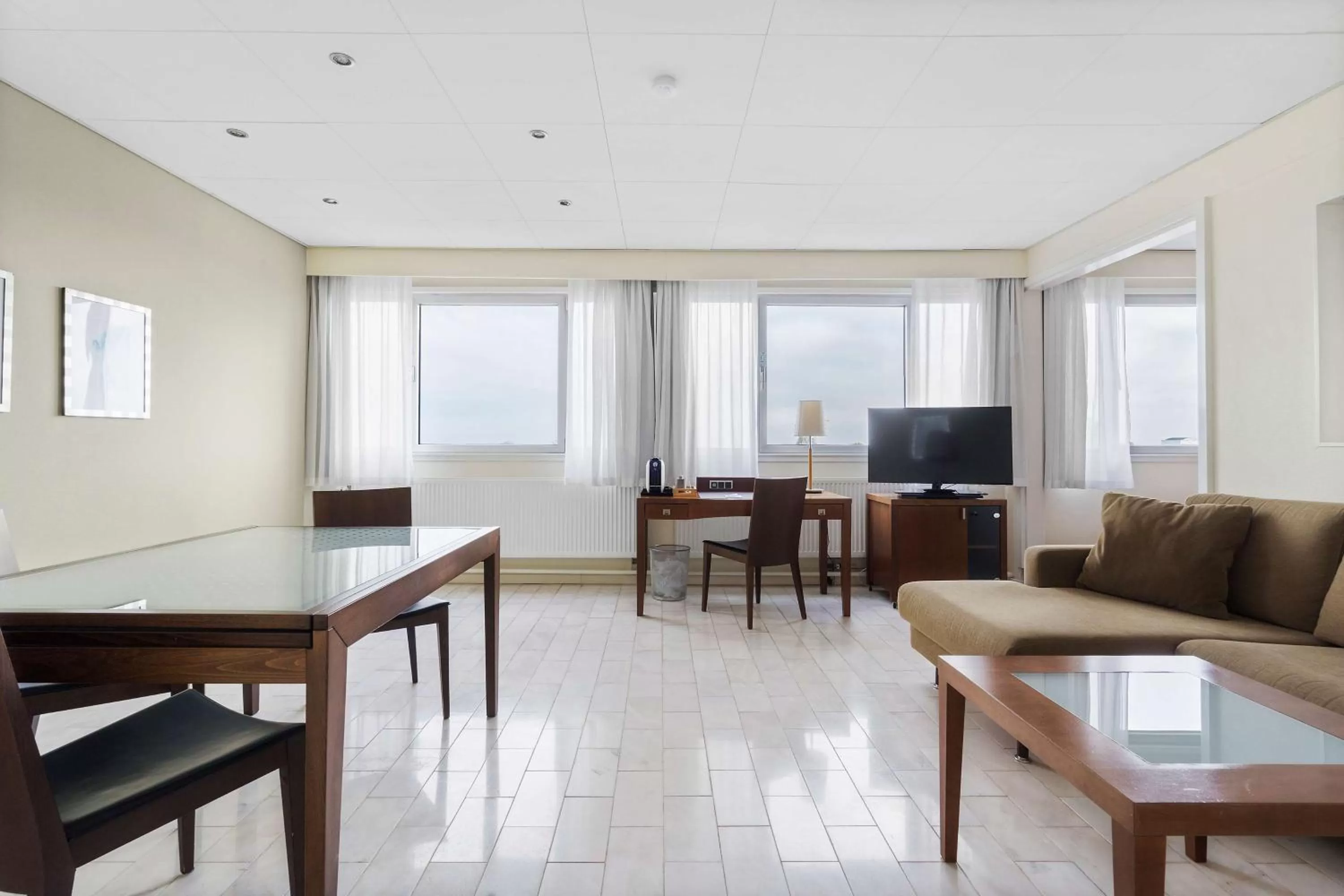 Photo of the whole room in Best Western Plus Airport Hotel