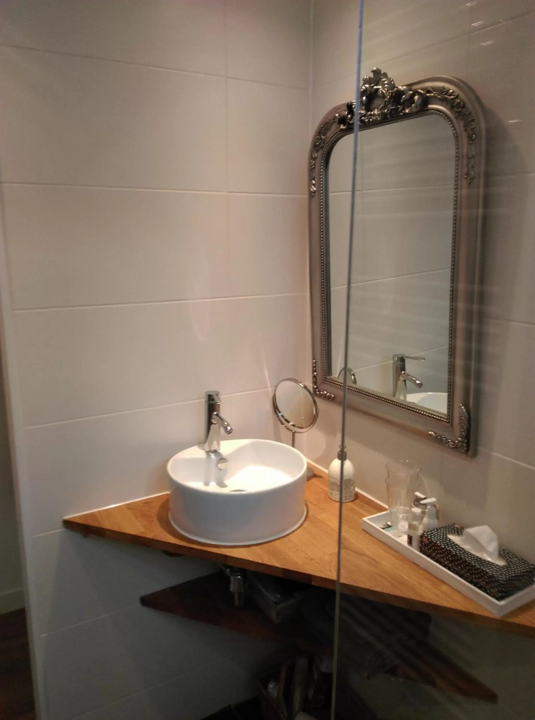 Bathroom in B&B Hoofddorp