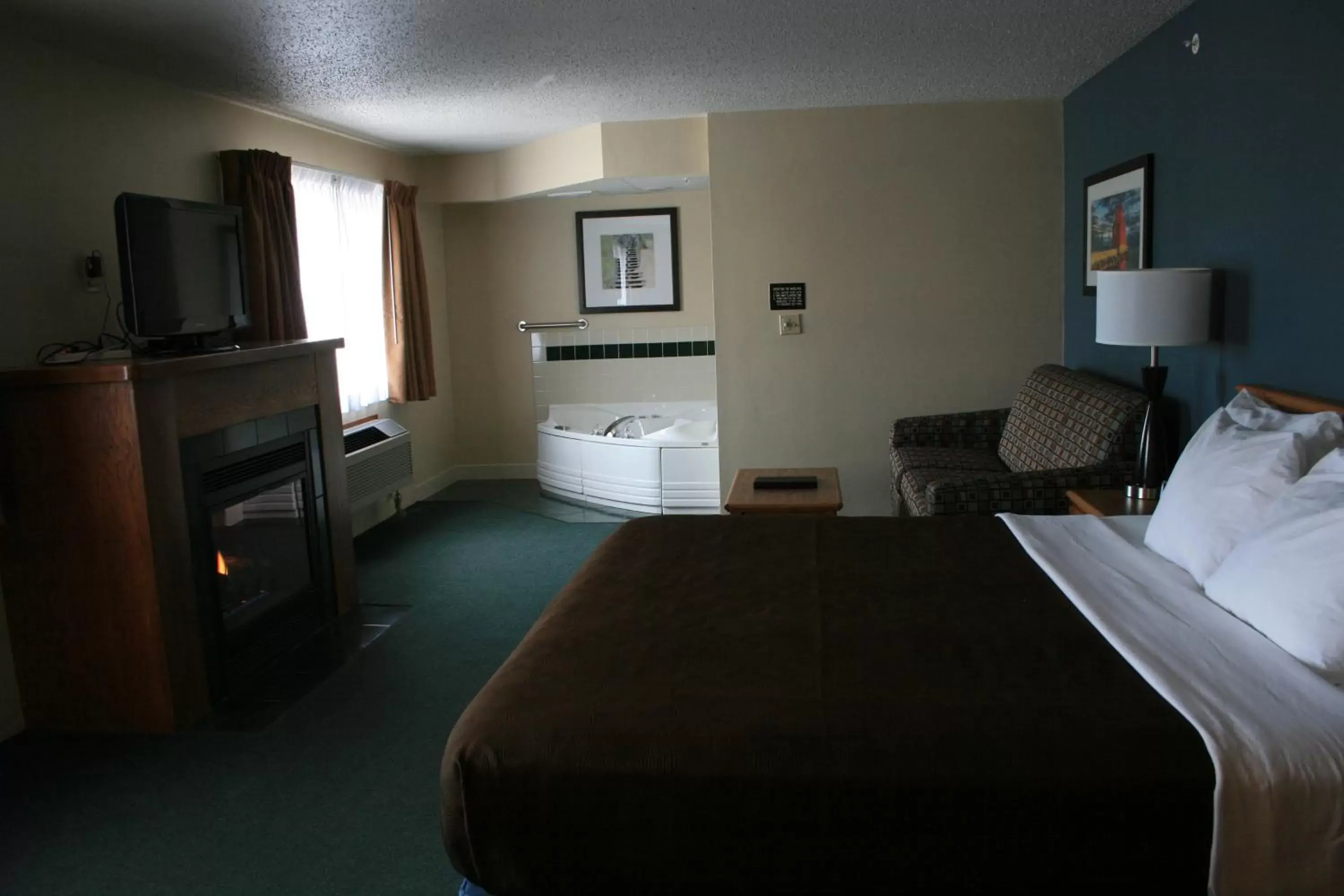 Photo of the whole room, Bed in AmericInn by Wyndham Sturgeon Bay
