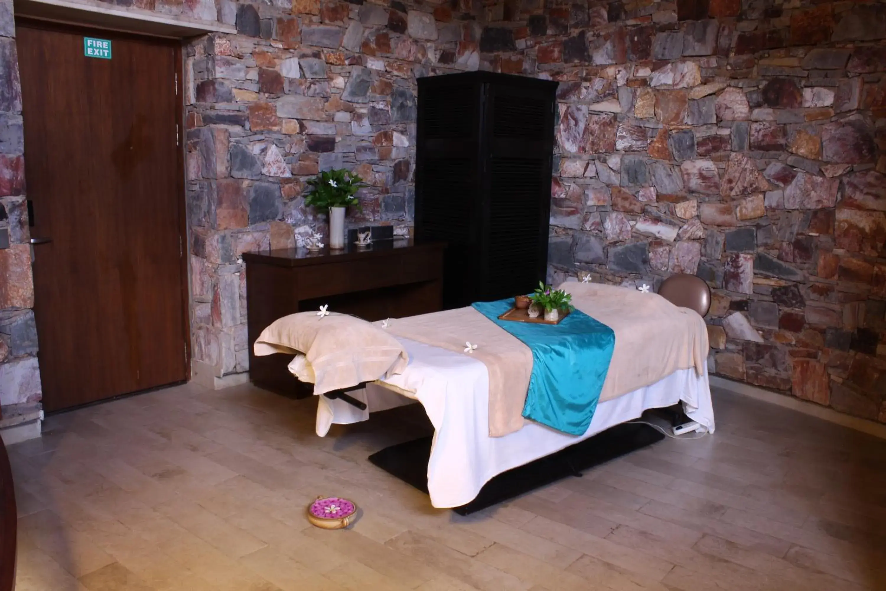 Massage in The Gateway Resort Damdama Lake