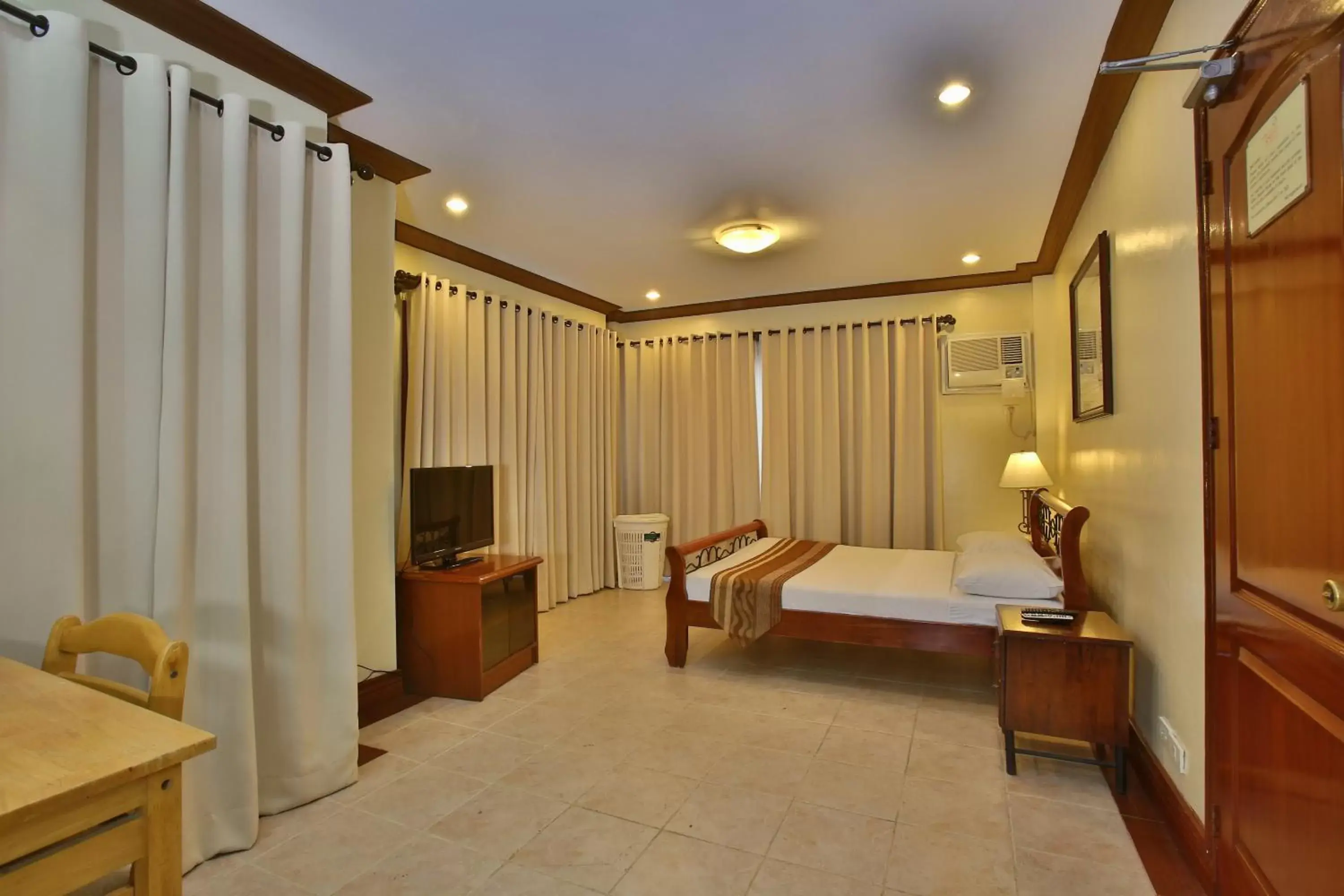 Bed in Crown Regency Suites Mactan