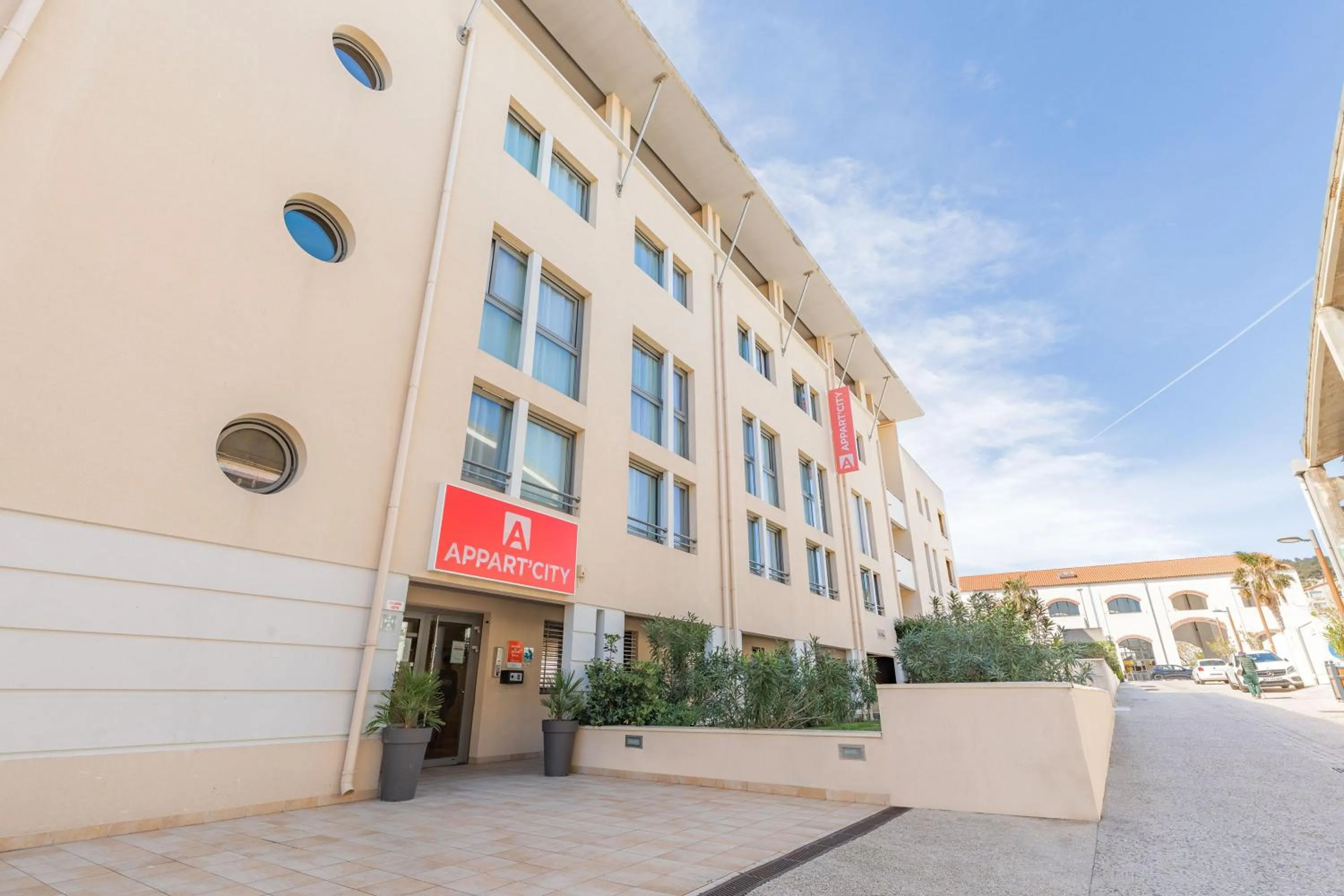 Property building in Appart'City Confort La Ciotat - Côté Port