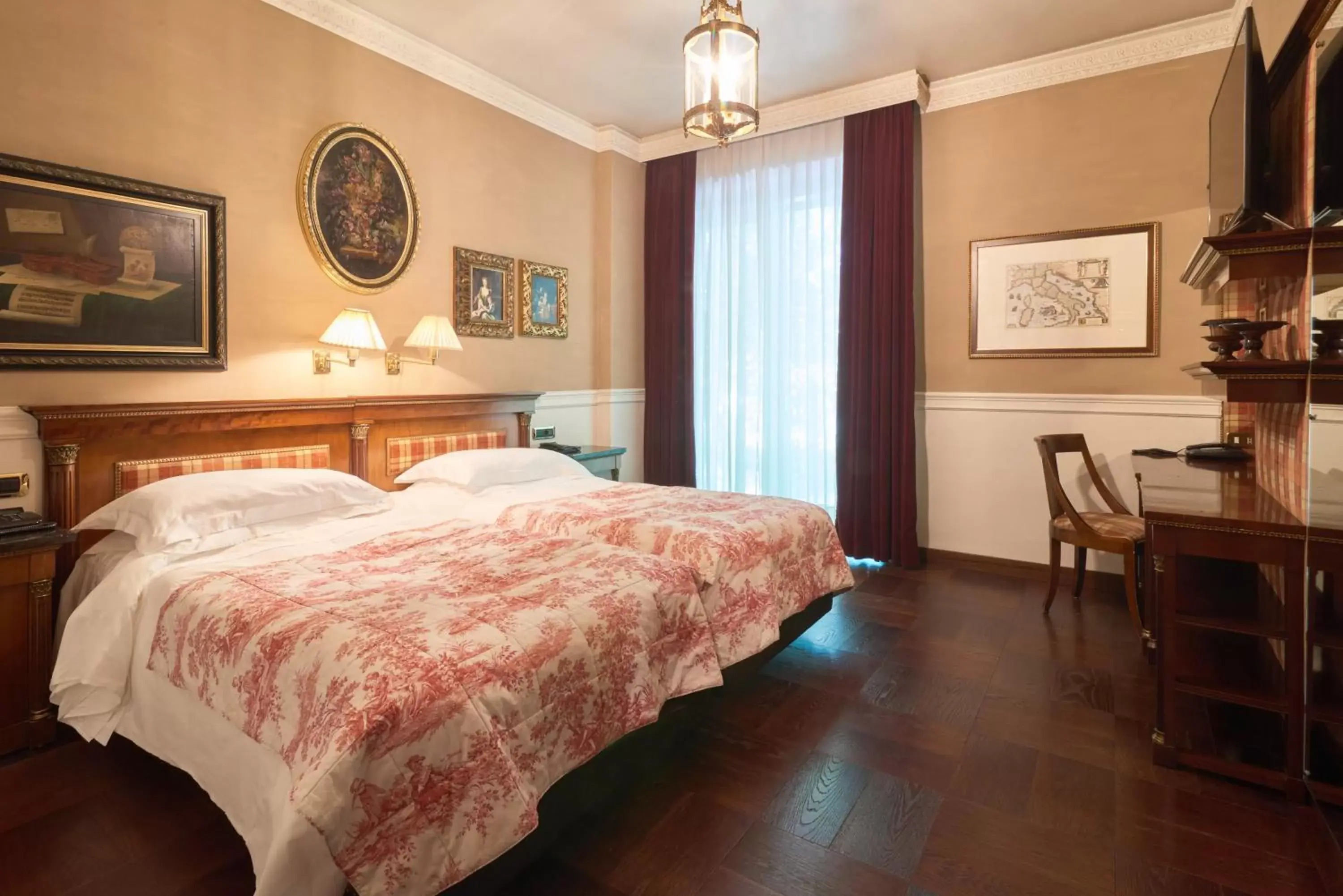 Bed in Hotel de la Ville Monza - Small Luxury Hotels of the World