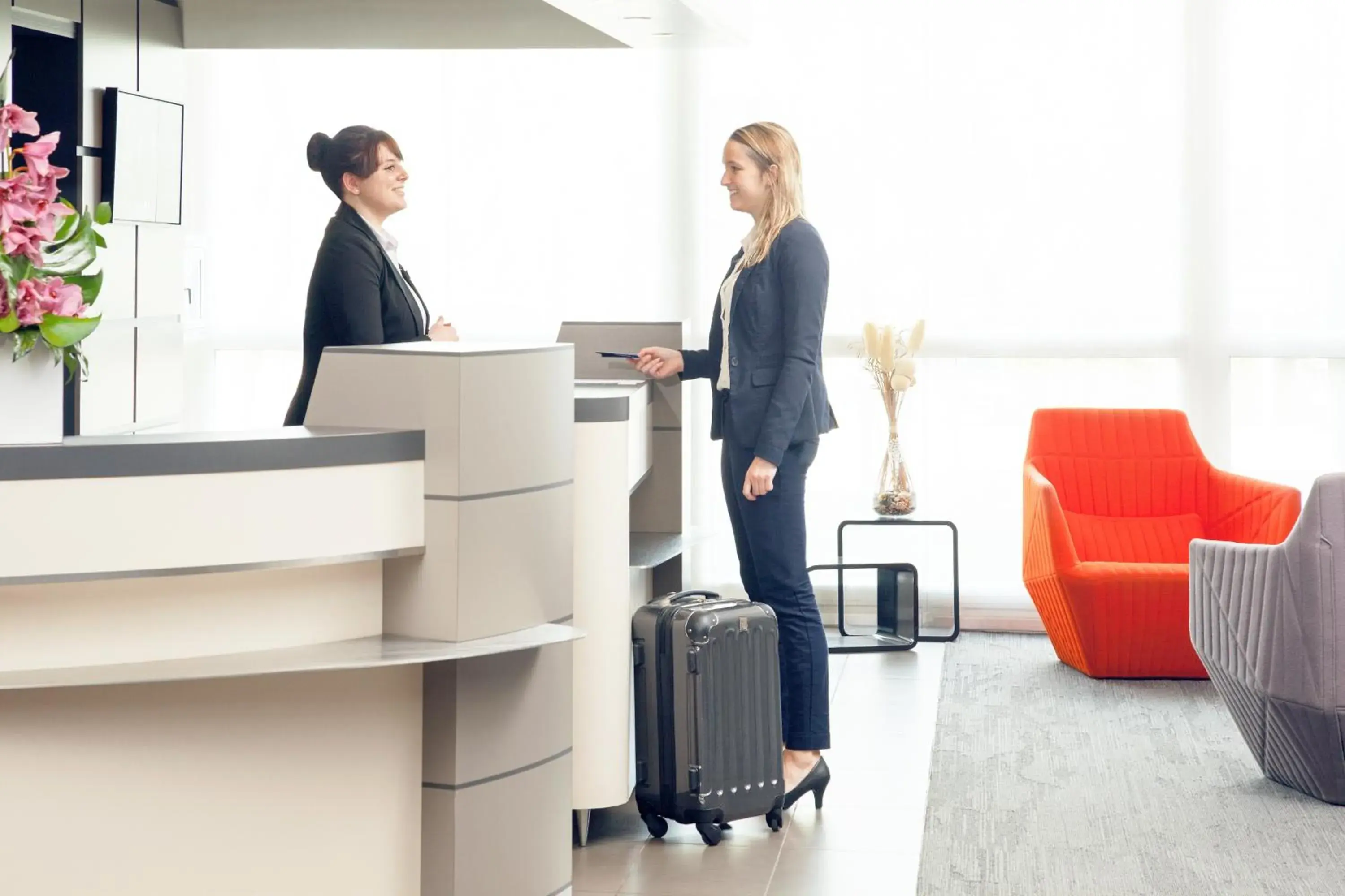 Lobby or reception in Novotel Poissy Orgeval