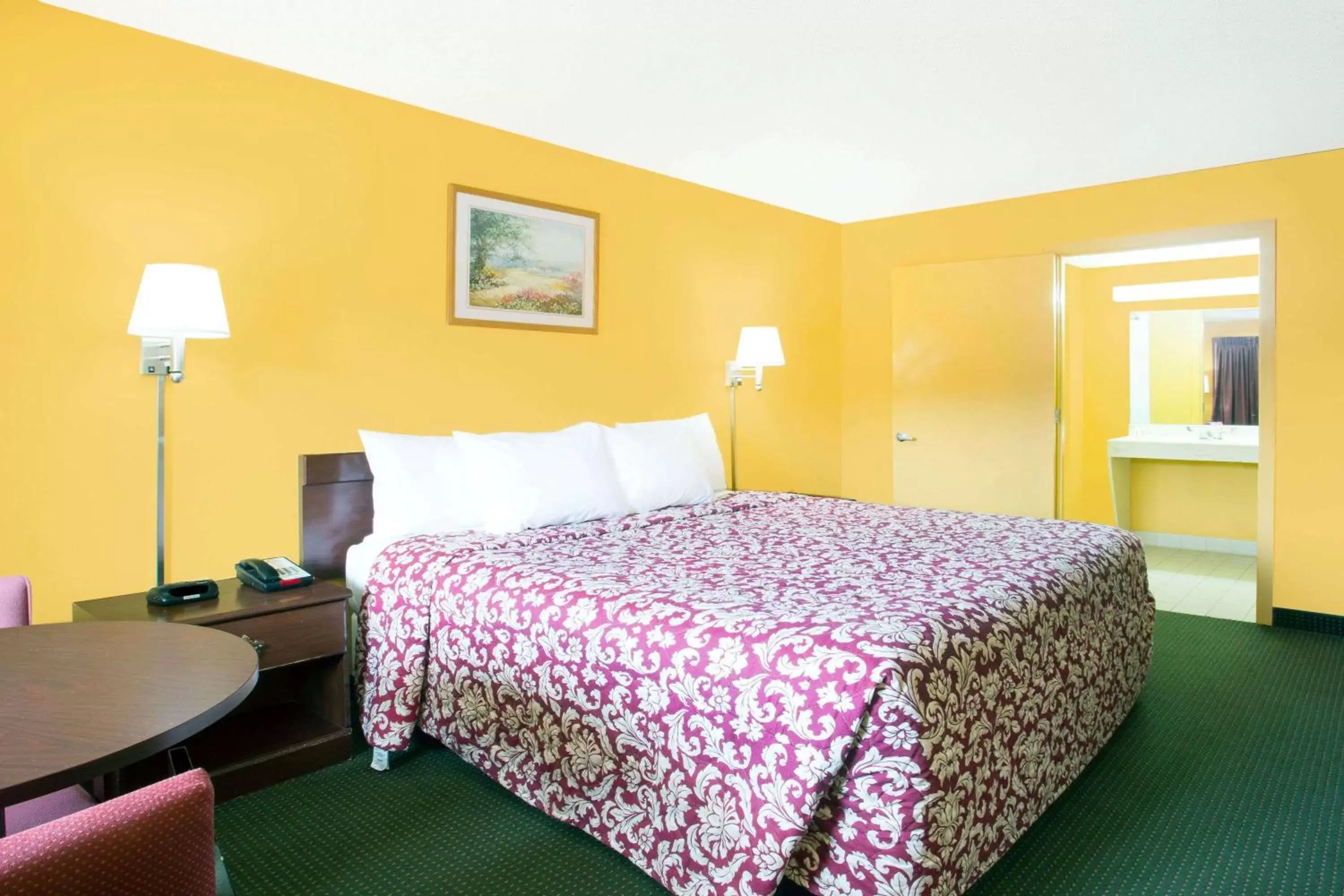Photo of the whole room, Bed in Days Inn by Wyndham Camilla