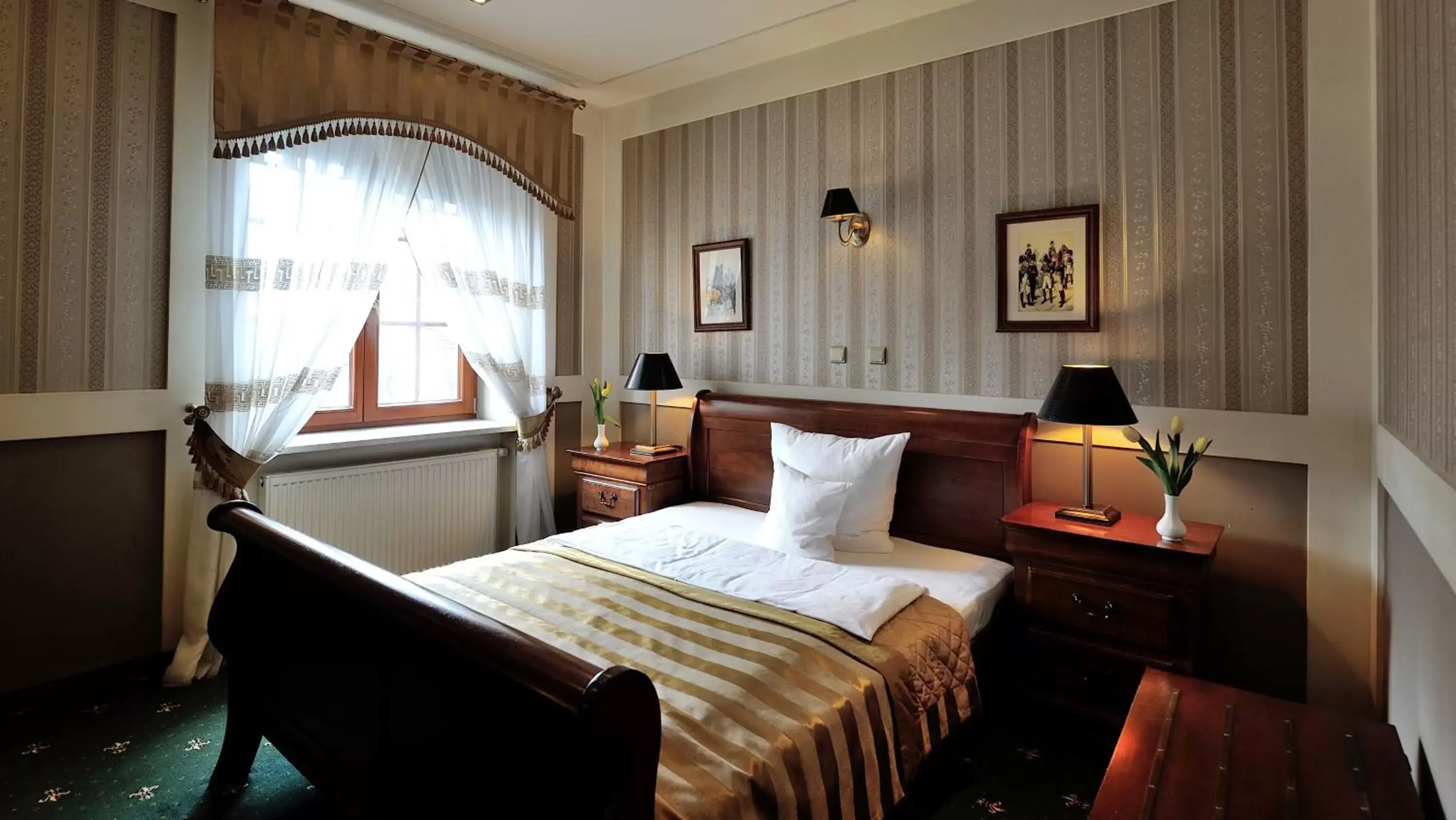 Bed in Hotel Diament Arsenal Palace Katowice - Chorzów