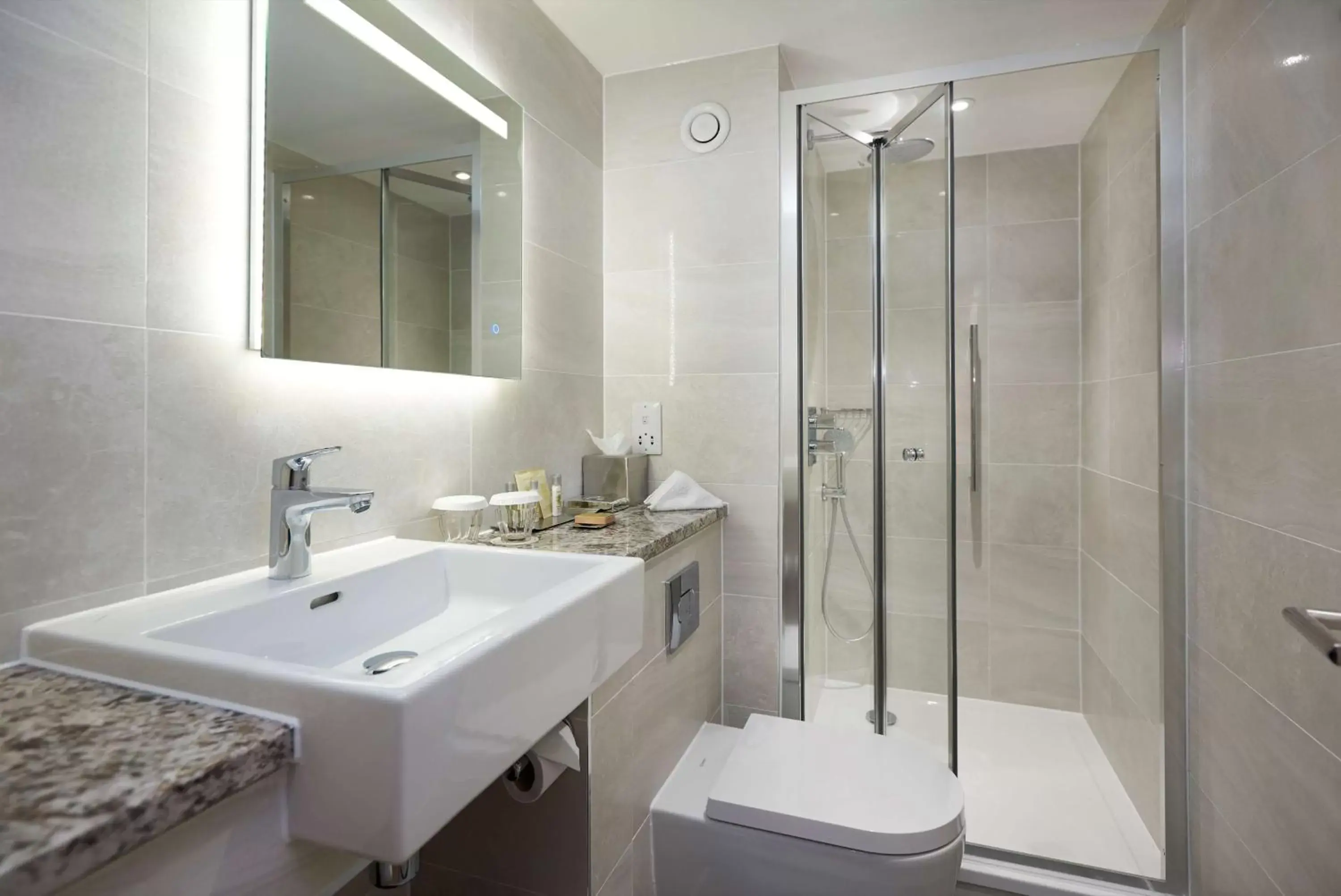 Bathroom in DoubleTree By Hilton London Excel
