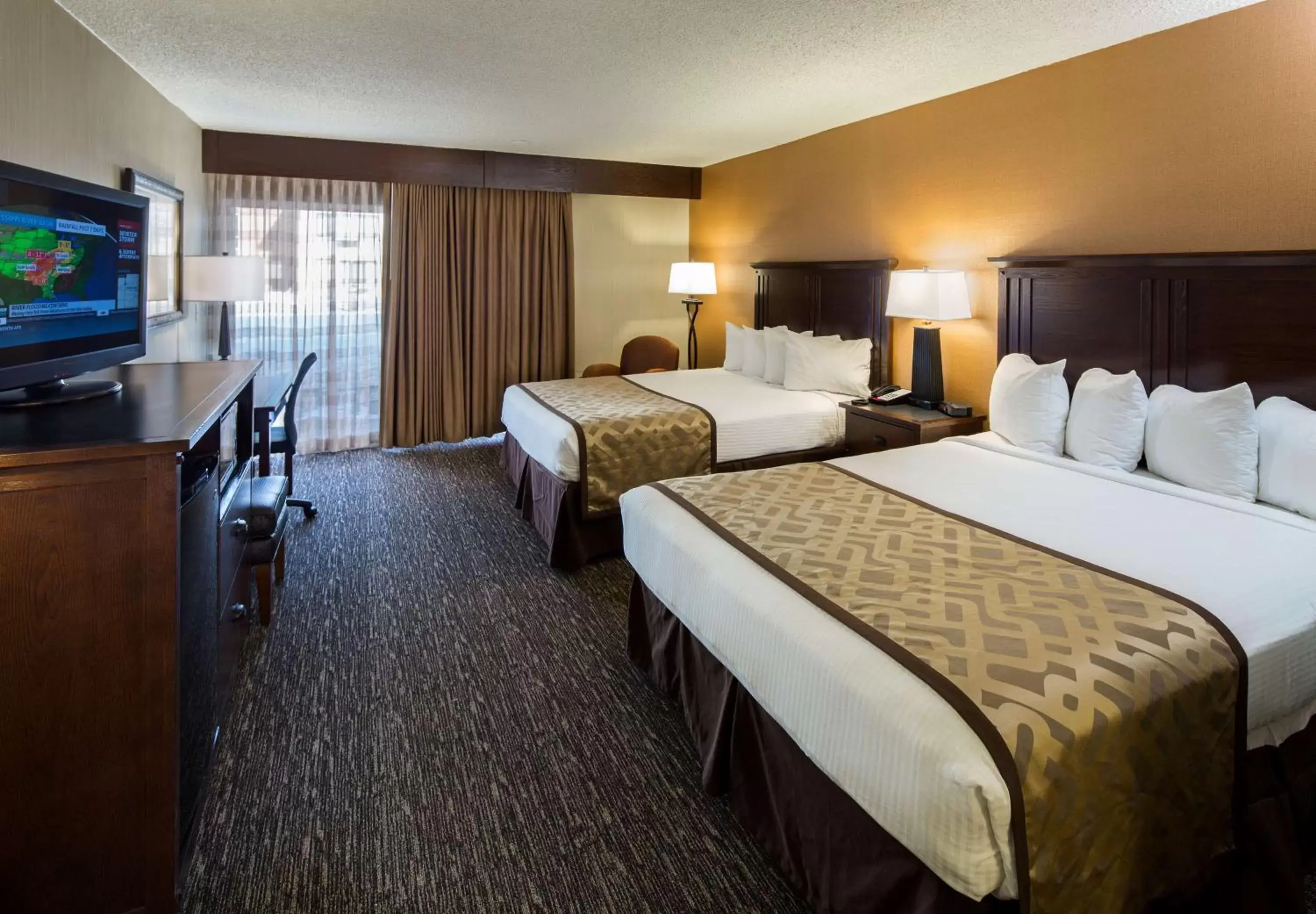 Photo of the whole room, Bed in Best Western Ramkota Hotel