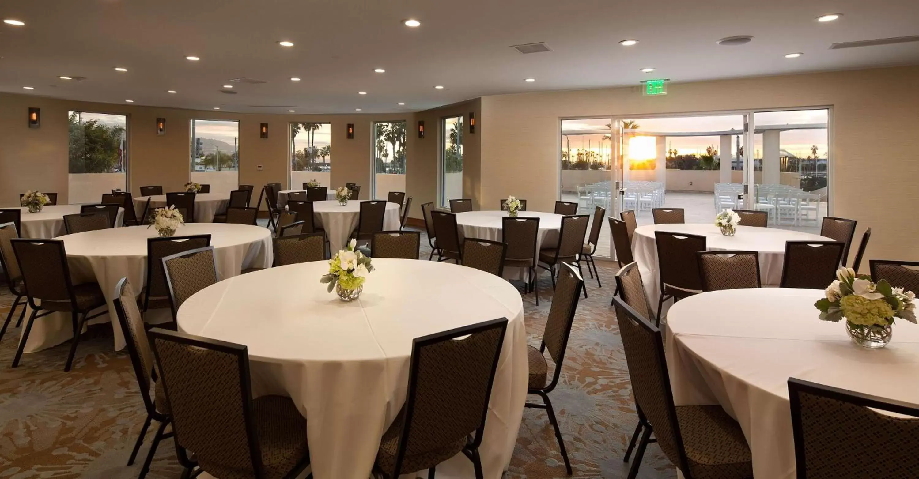 Meeting/conference room, Restaurant/Places to Eat in Redondo Beach Hotel, Tapestry Collection by Hilton