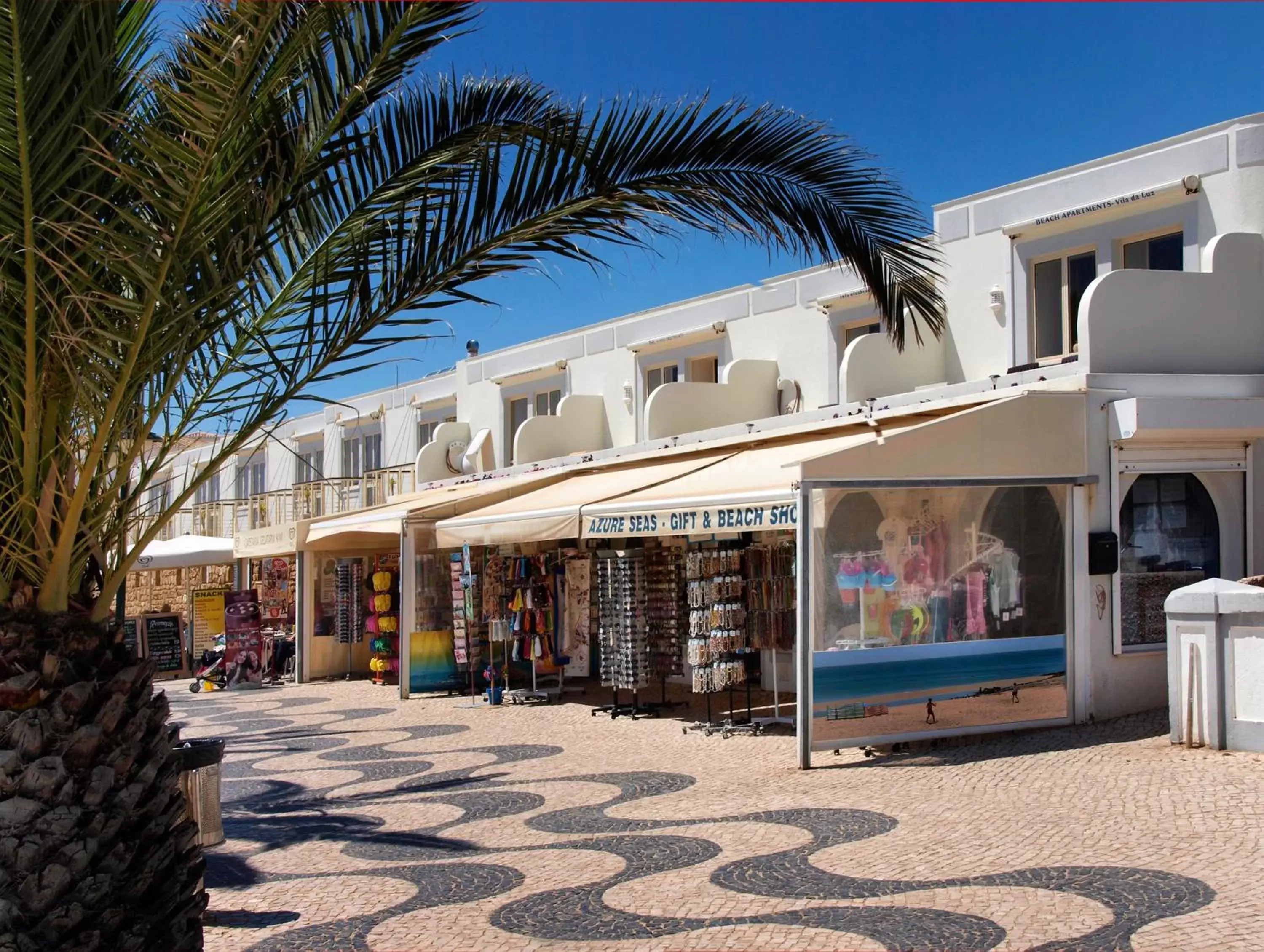 Facade/entrance, Property Building in Luz Beach Apartments