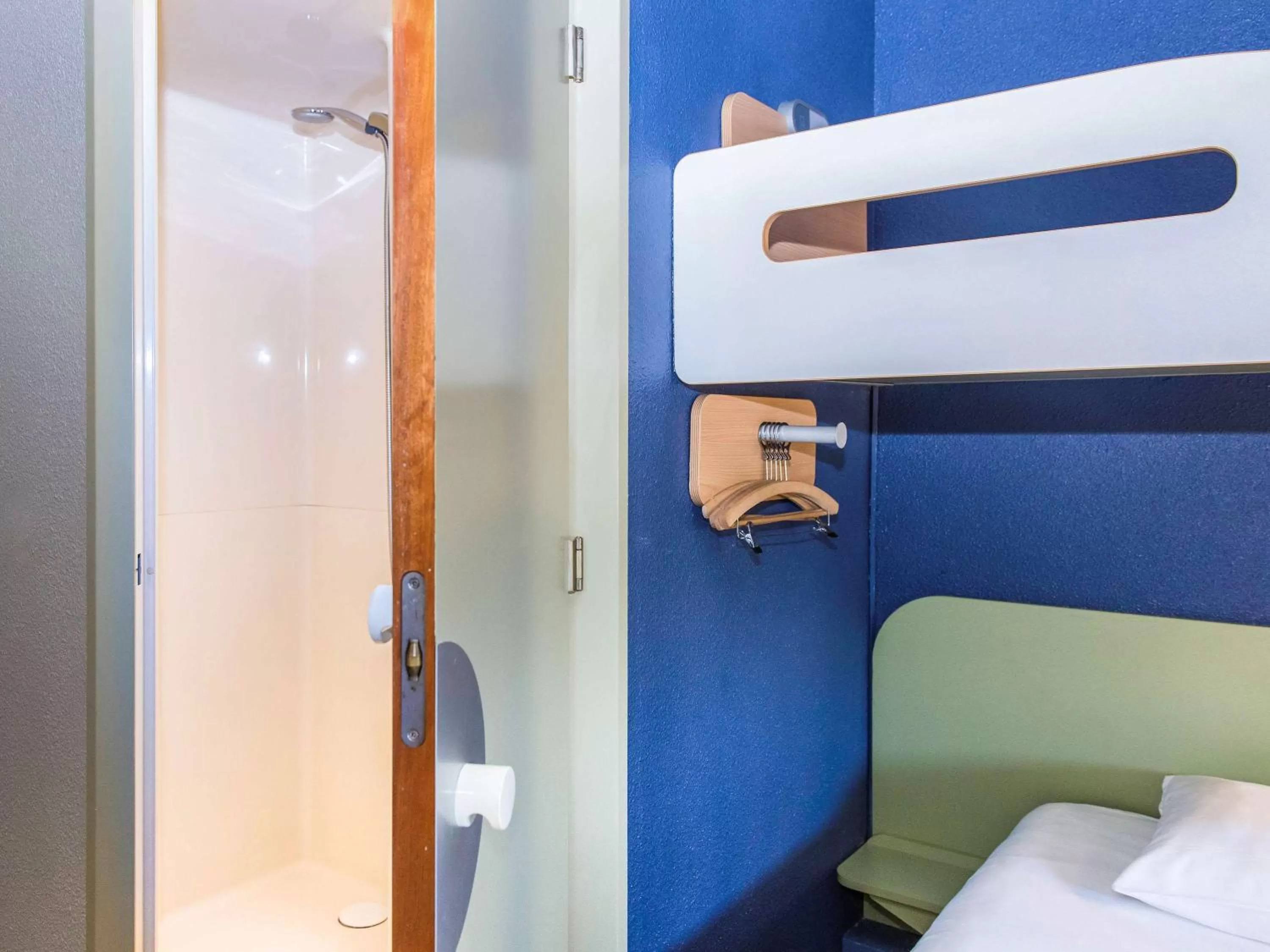 Photo of the whole room, Bed in Ibis Budget Sisteron