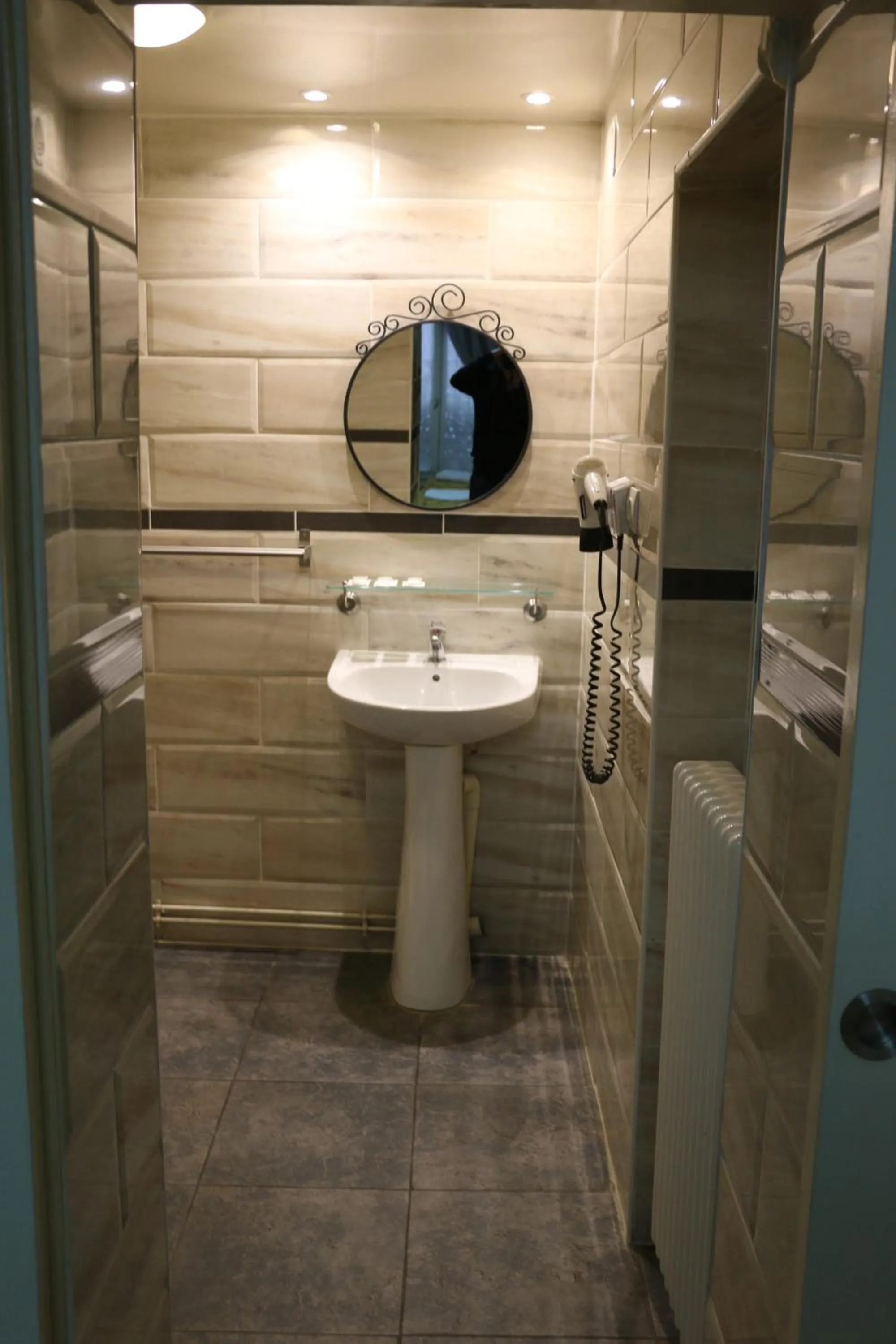 Bathroom in Grand Hôtel de Clermont