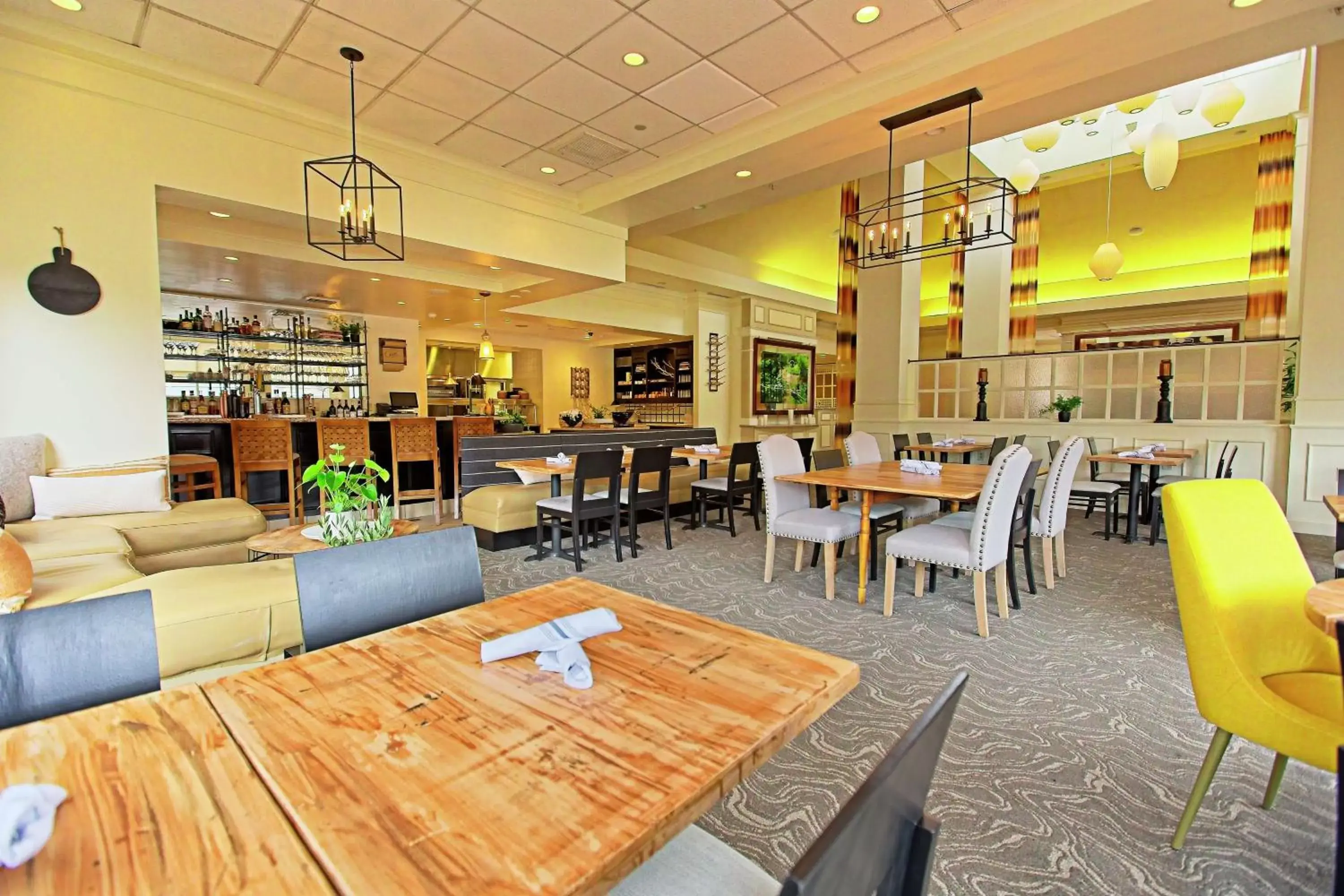 Lounge or bar, Restaurant/Places to Eat in Hilton Garden Inn State College
