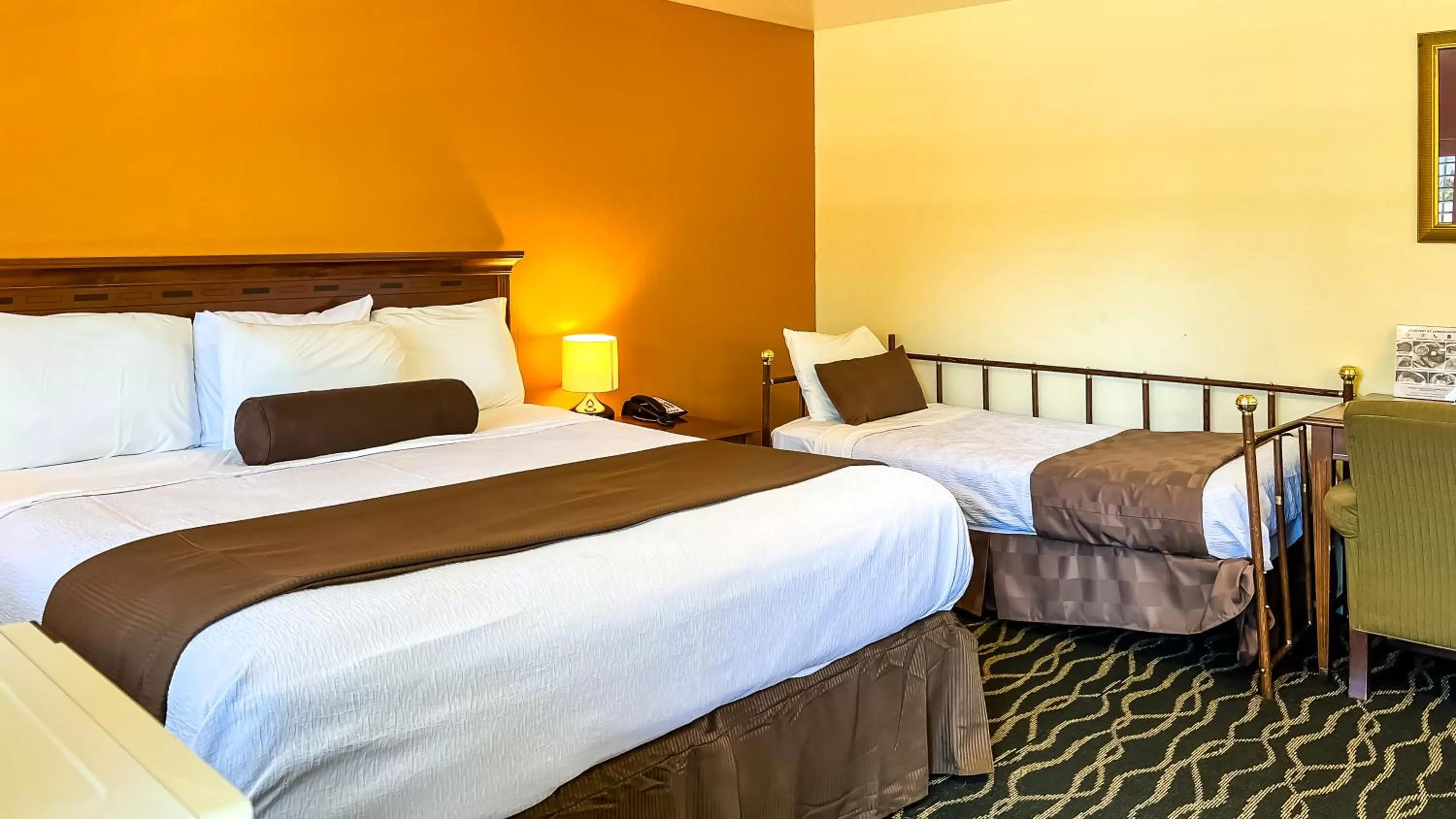 View (from property/room), Bed in The Old West Inn