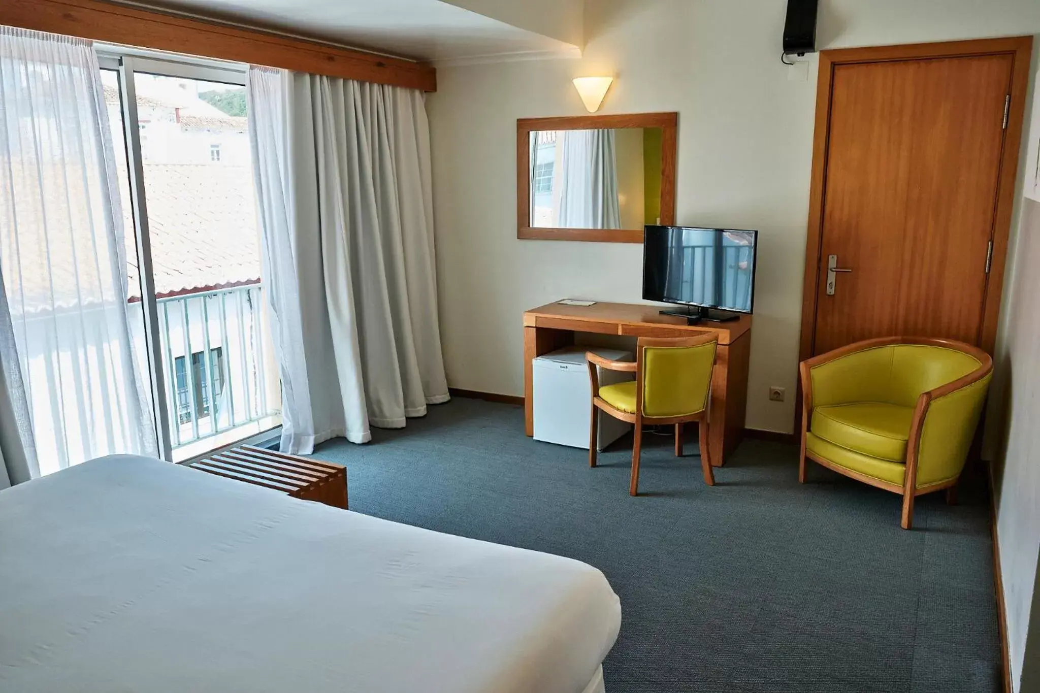 Communal lounge/ TV room, Bed in Hotel Varandas do Atlântico by RIDAN Hotels Communal lounge/ TV room, Bed in Hotel Varandas do Atlântico by RIDAN Hotels