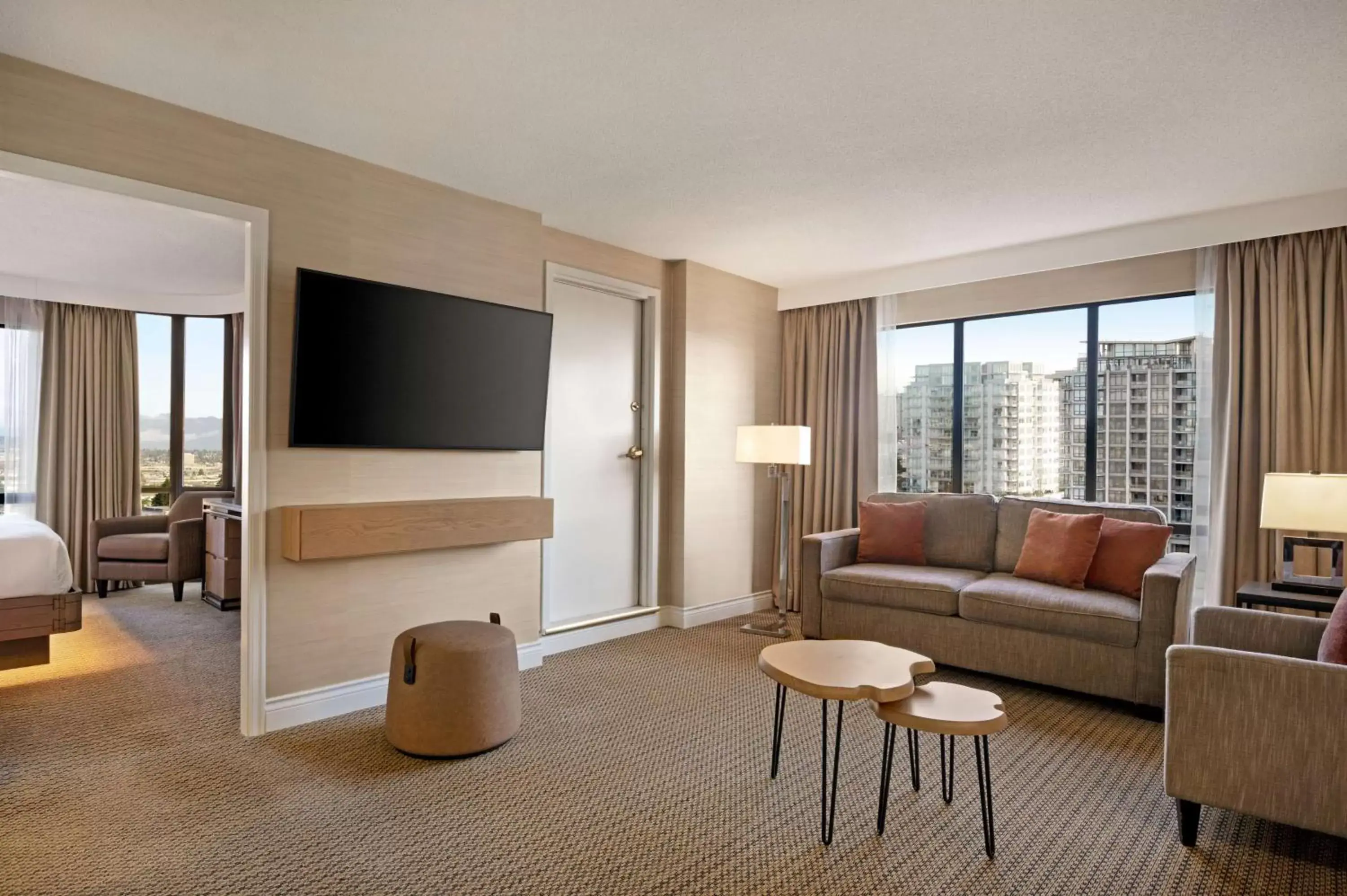 Living room, Seating Area in Hilton Vancouver Airport