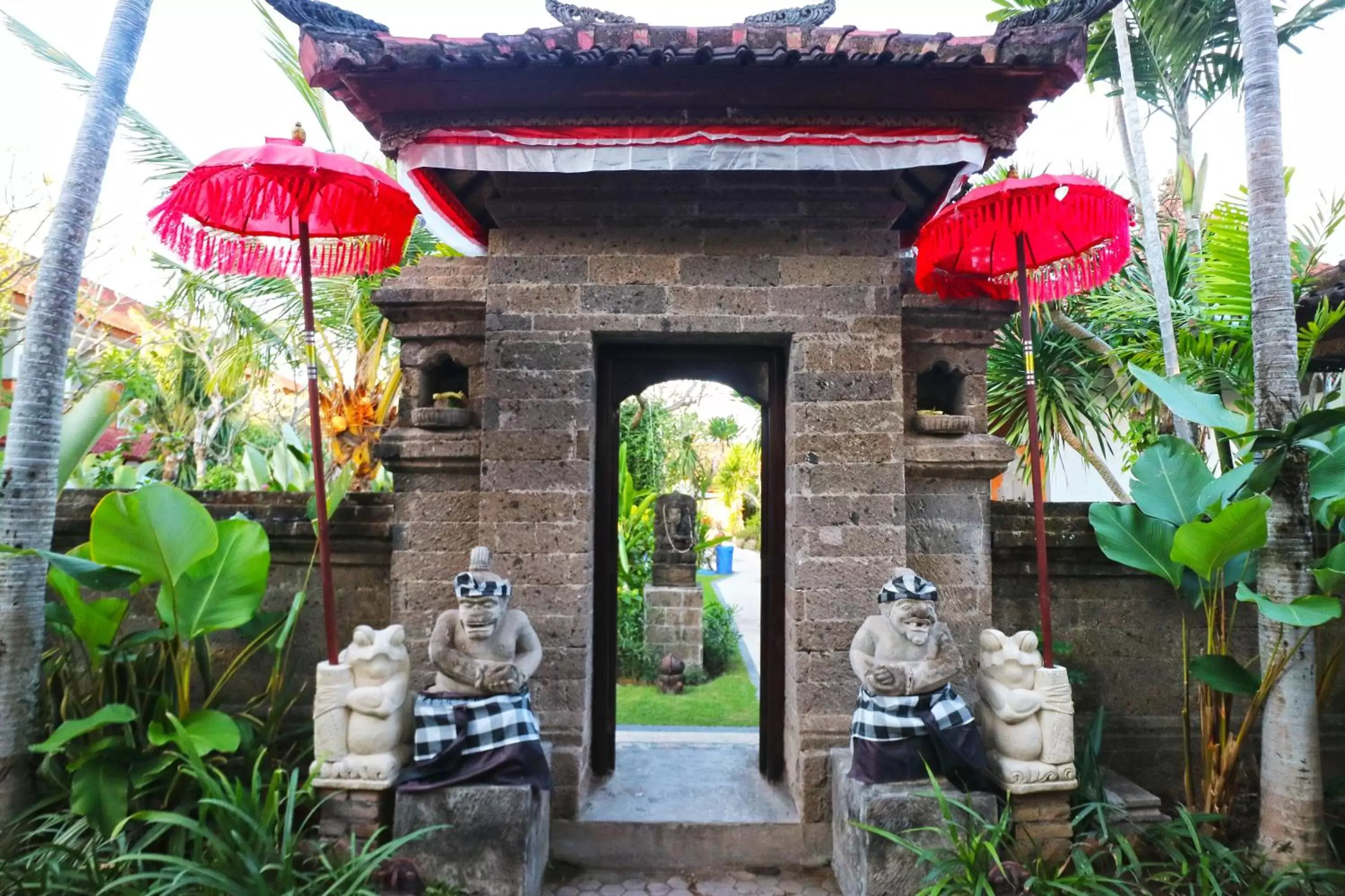 Facade/entrance in Hotel Sinar Bali Legian Facade/entrance in Hotel Sinar Bali Legian