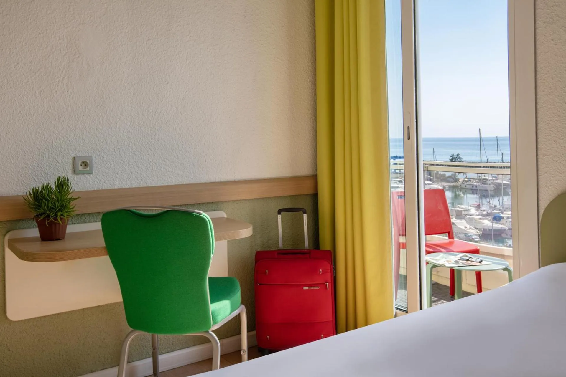 Balcony/Terrace, Bed in ibis budget Menton Bord de Mer
