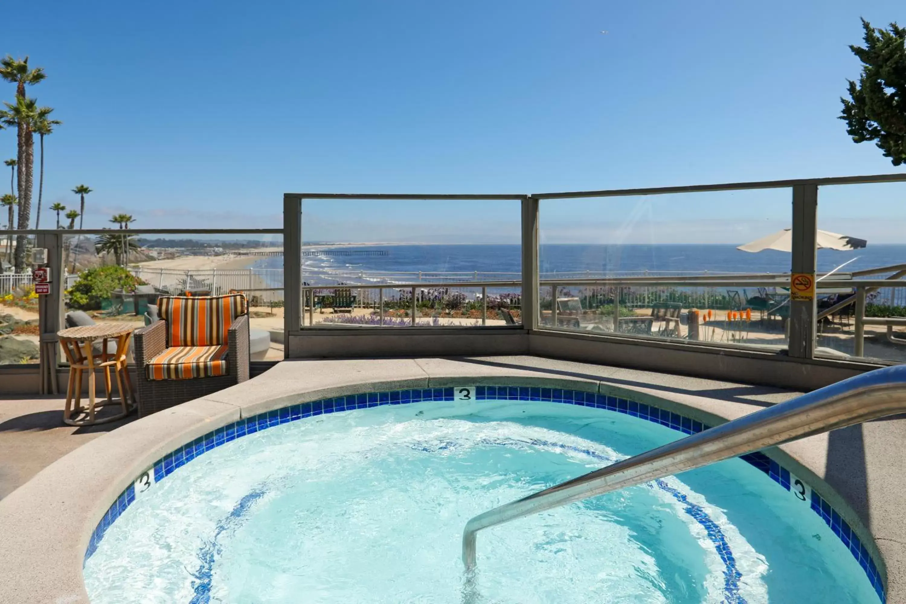 Hot Tub, Swimming Pool in Cottage Inn by the Sea