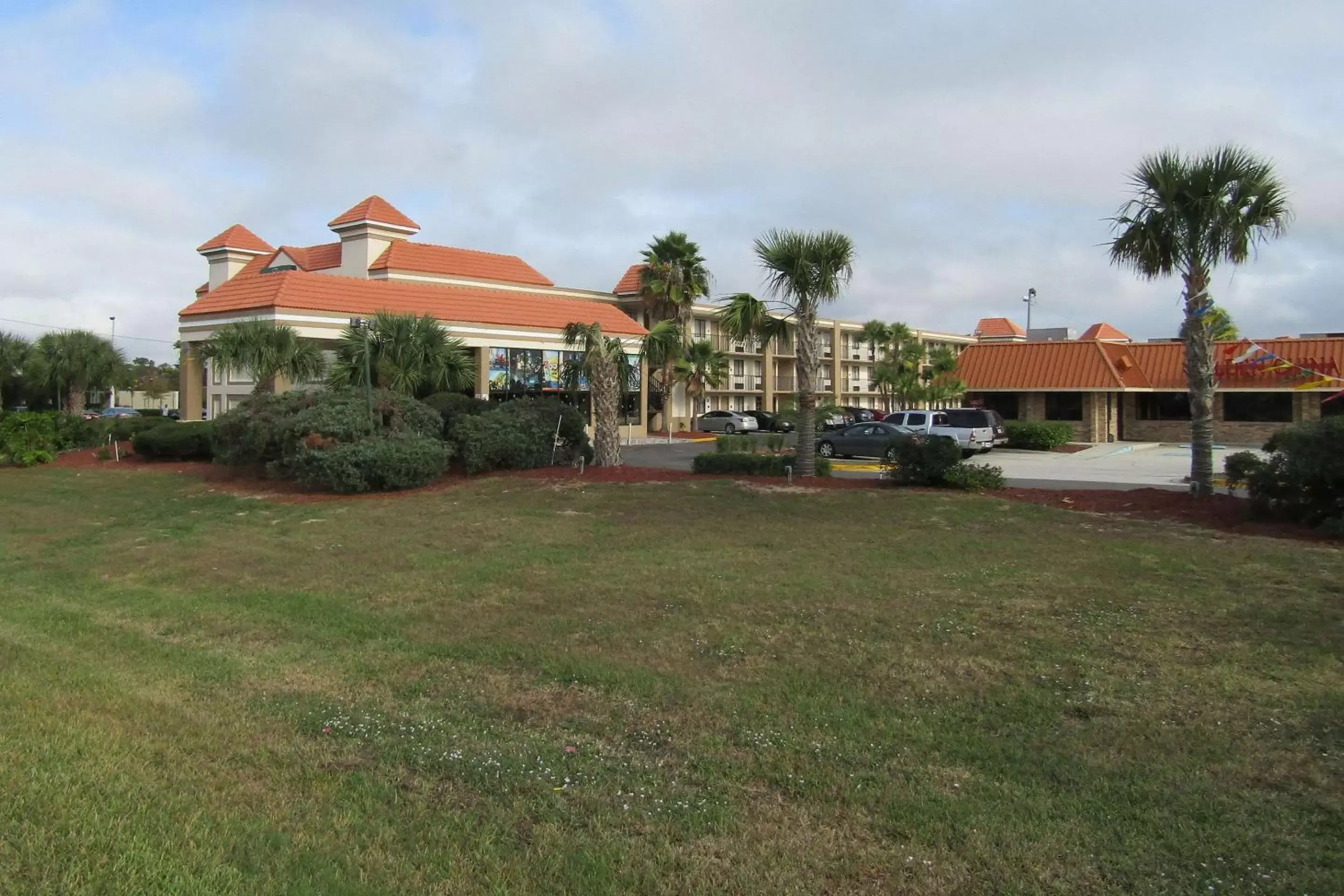 Property Building in Quality Inn & Suites By The Lake