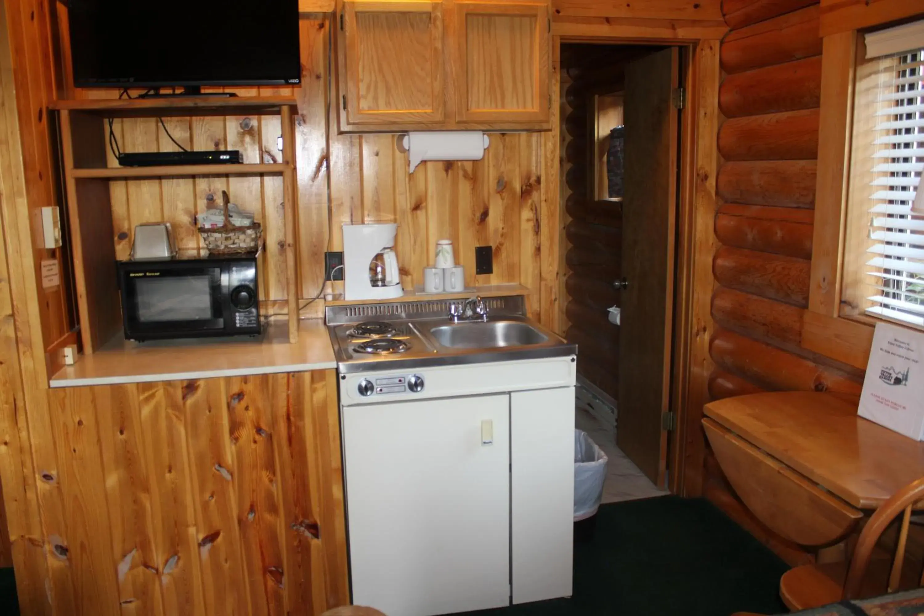 Kitchen/Kitchenette in Teton Valley Cabins