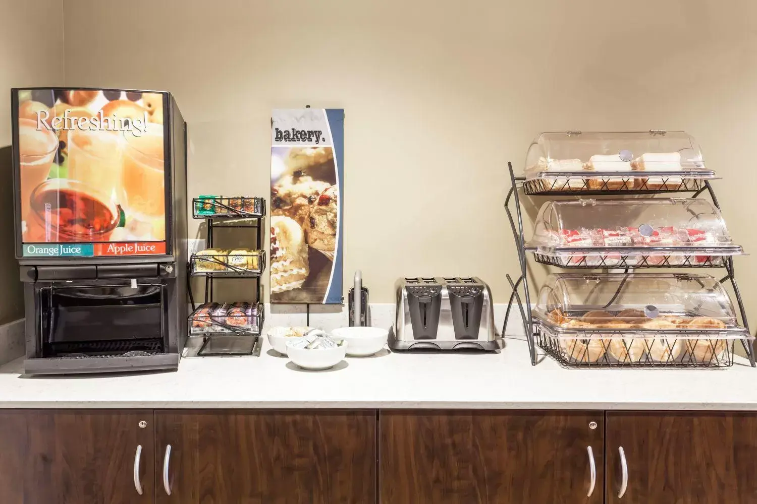 Continental breakfast in Microtel Inn & Suites by Wyndham - Timmins